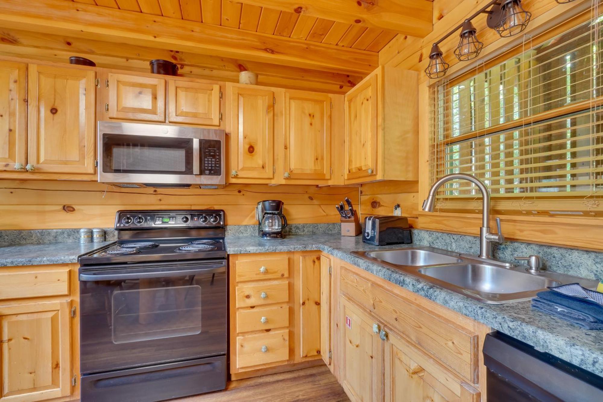Cabin With Hot Tub 5 Mi To Dollywood *