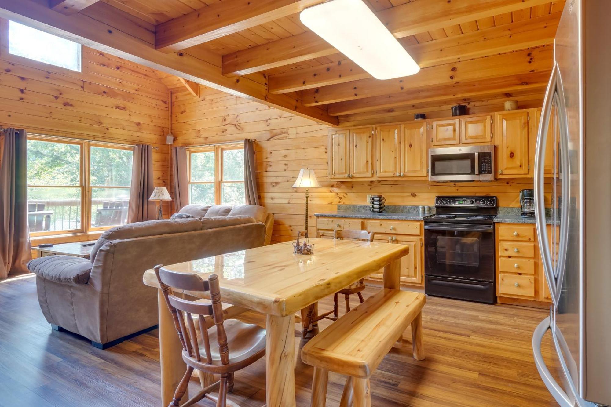 Cabin With Hot Tub 5 Mi To Dollywood Holiday home *