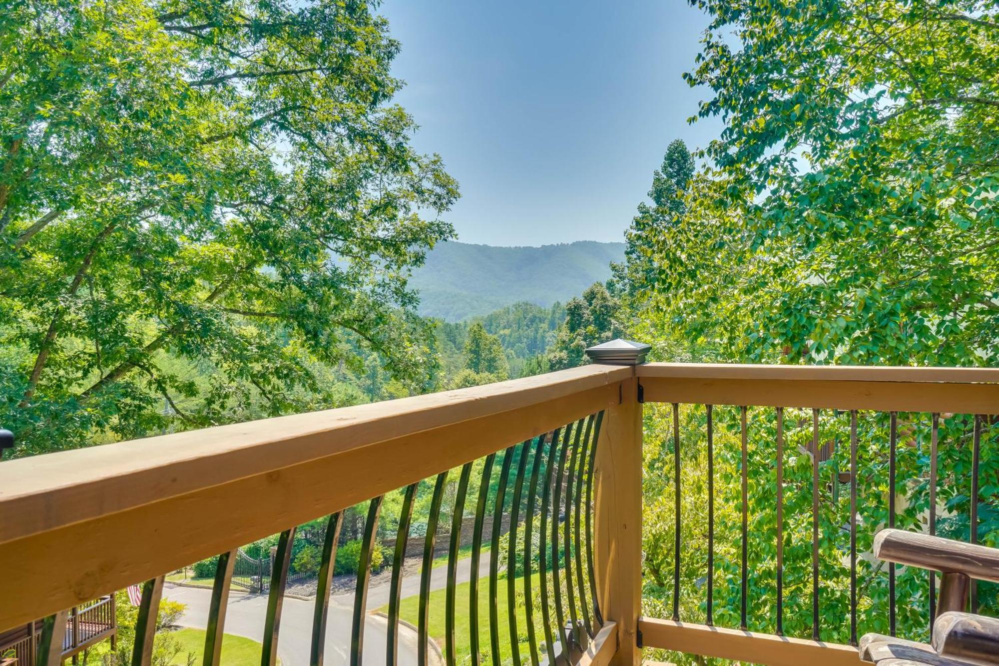 Holiday home Cabin With Hot Tub 5 Mi To Dollywood *