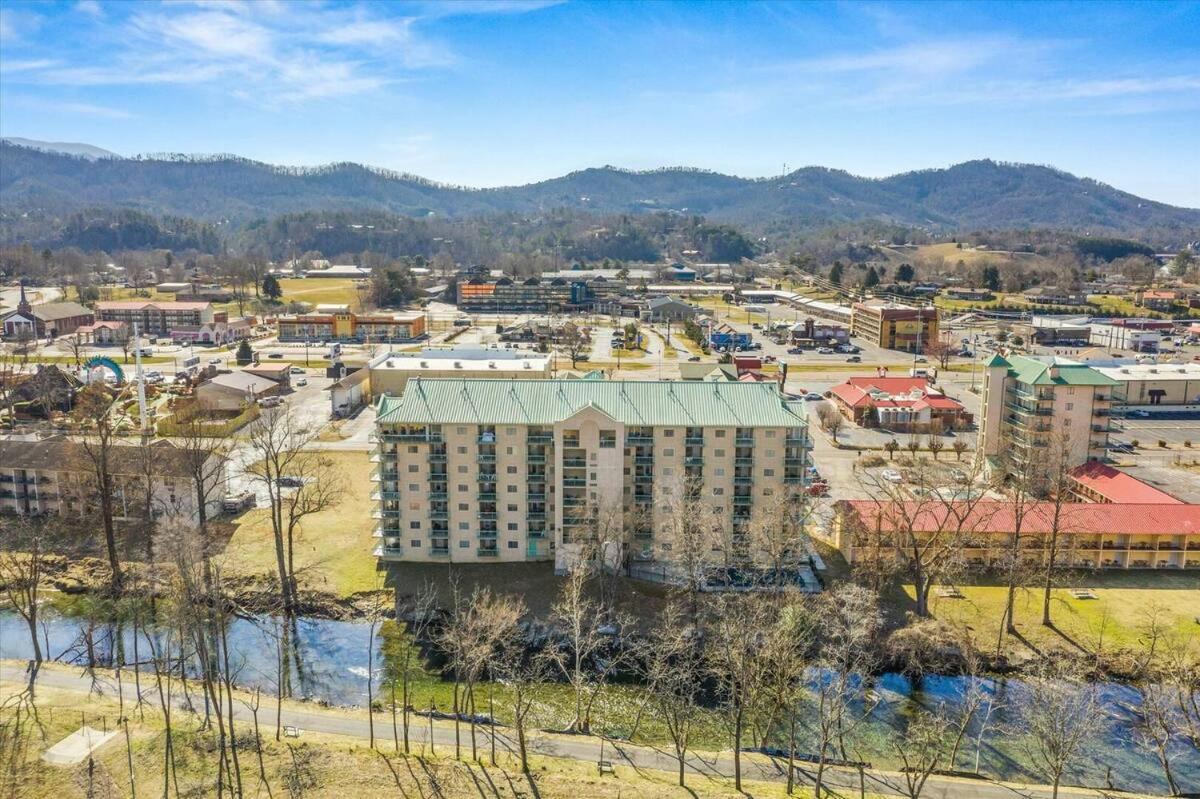 River Place #203 2bd * Pigeon Forge