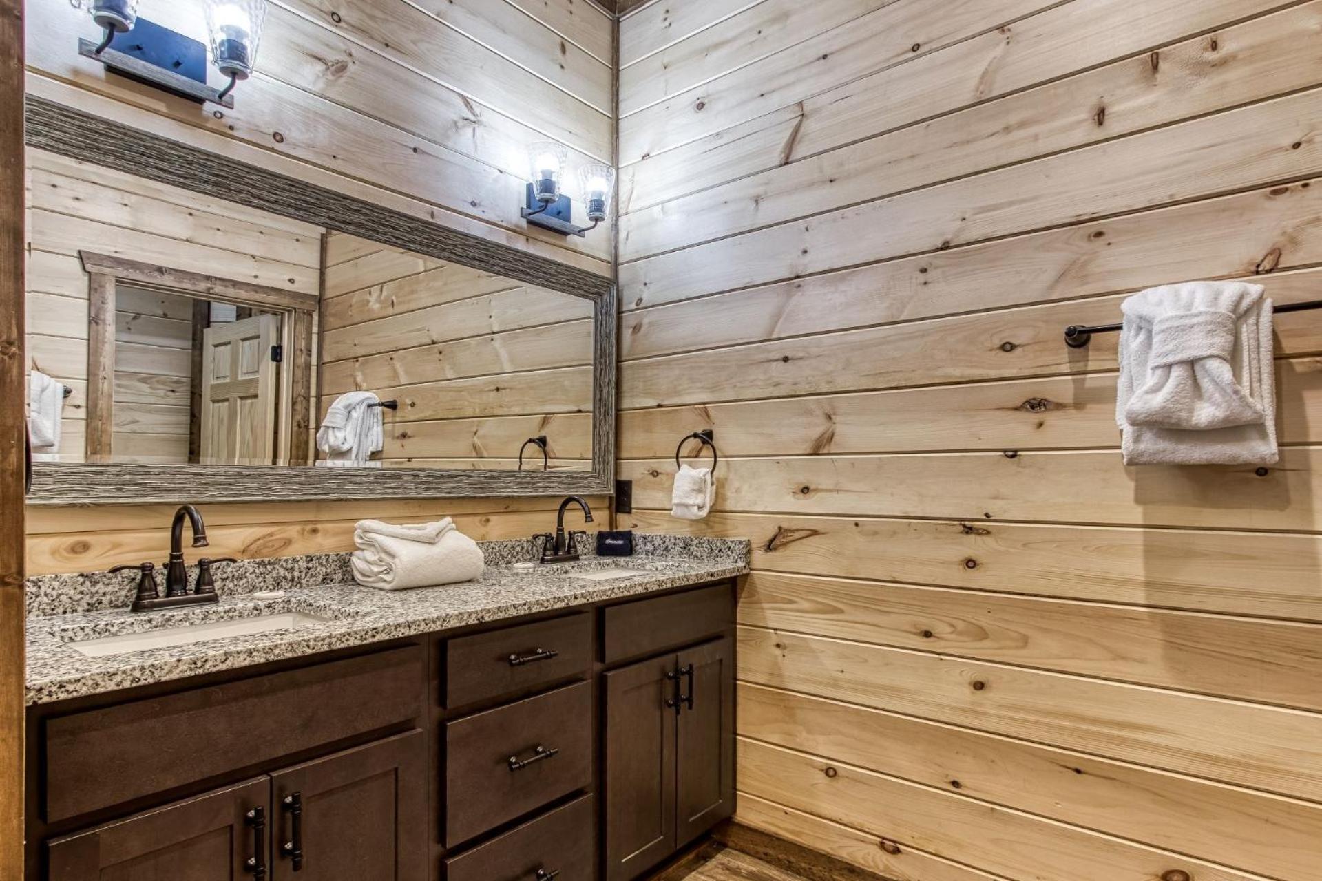 Ern840 - Splashin' - Brand New With Indoor Pool! Great Location! *