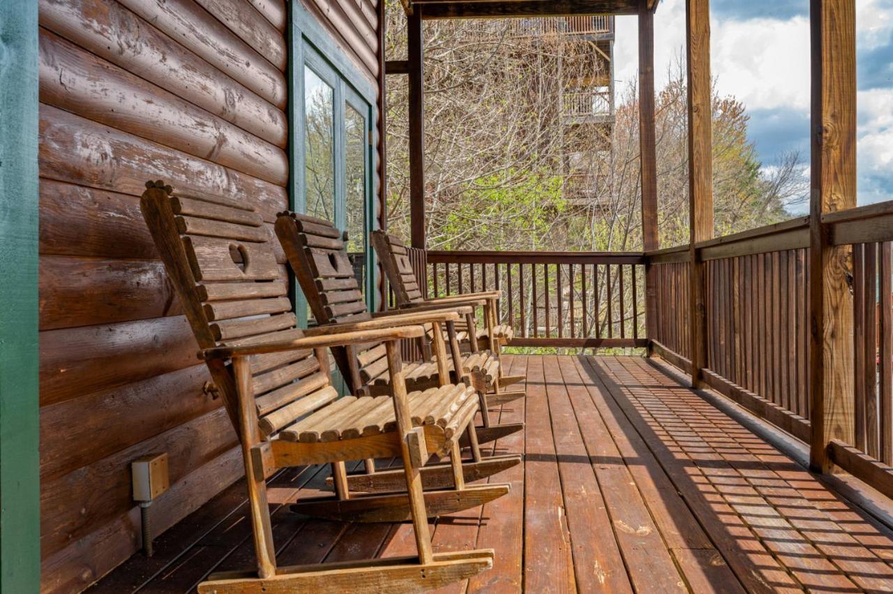 Million Dollar View - Games Table & Movie Theater! * Pigeon Forge