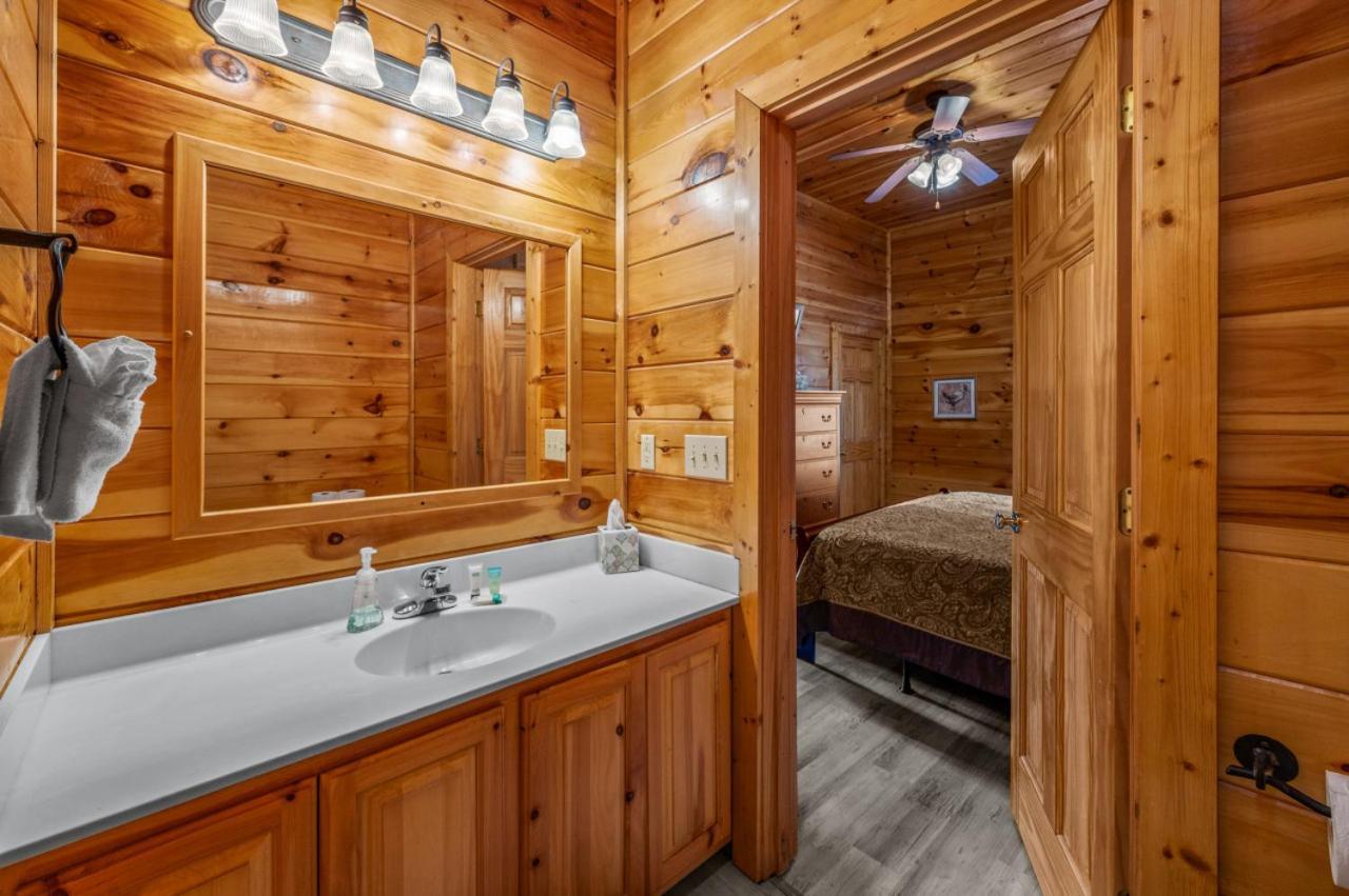 Holiday home Million Dollar View - Games Table & Movie Theater! Pigeon Forge