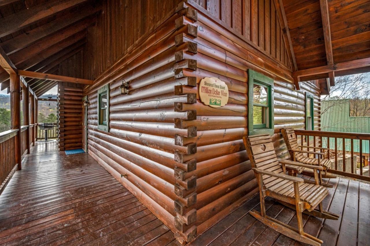 Million Dollar View - Games Table & Movie Theater! Holiday home Pigeon Forge