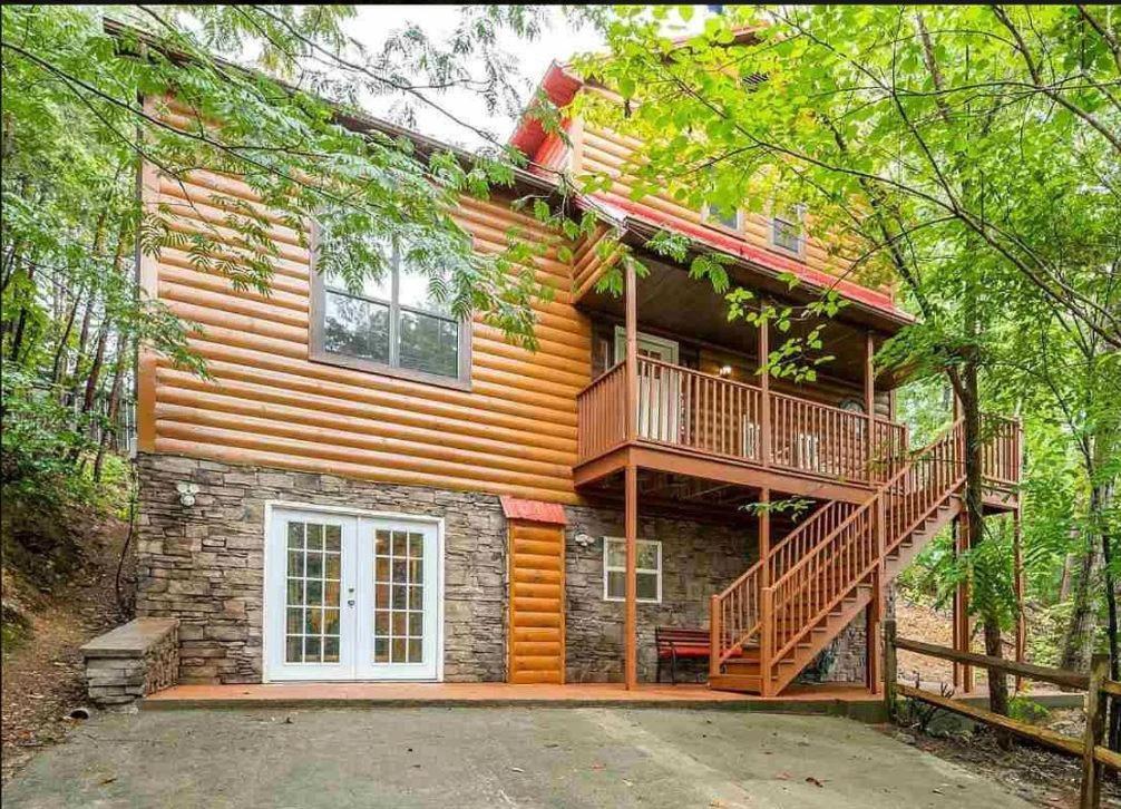 Enchanted Memories, Hot Tub, 1089 Of Free Attraction Tickets For Each Paid Day, Dollywood And