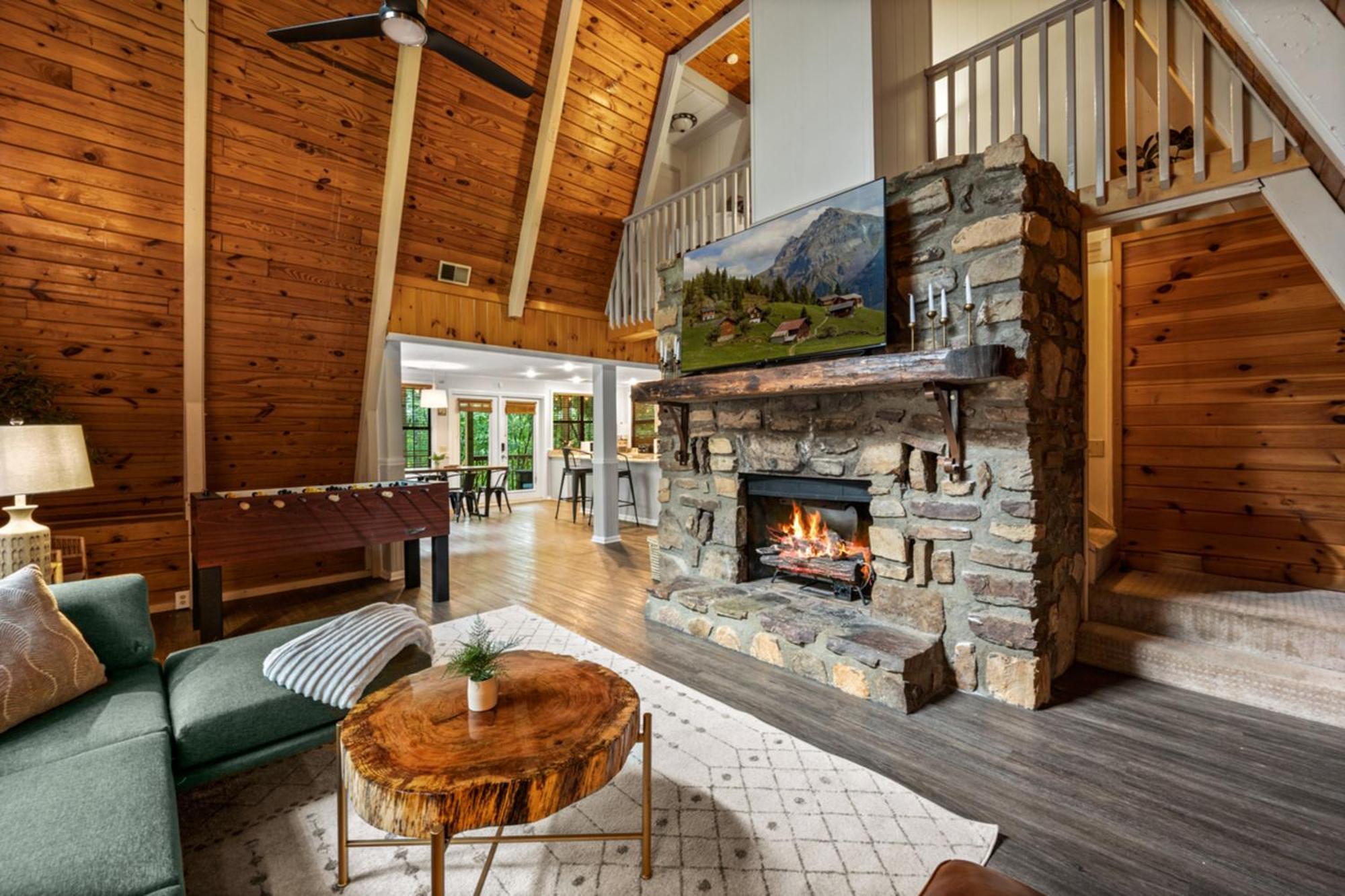 Sugar Bear With Hot Tub And Fire Pit Holiday home
