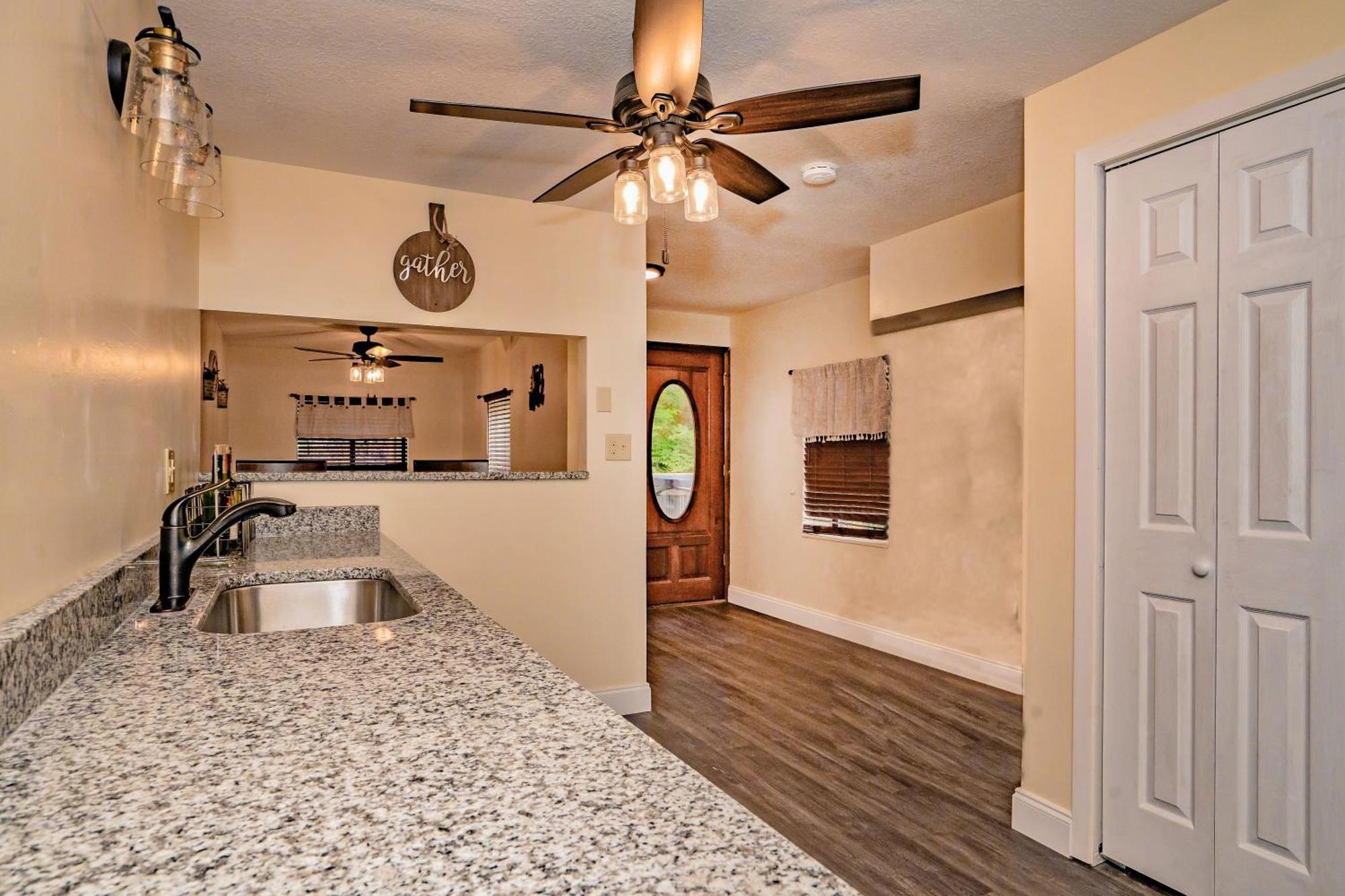 Chalet Escape, Hot Tub, Game Room, Wifi, 1089 Free Tickets Each Paid Day, Dollywood And *