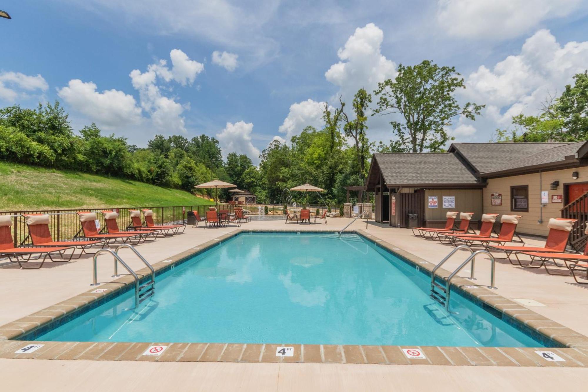 Apartment New 3 Bedroom Sleeps 6 *