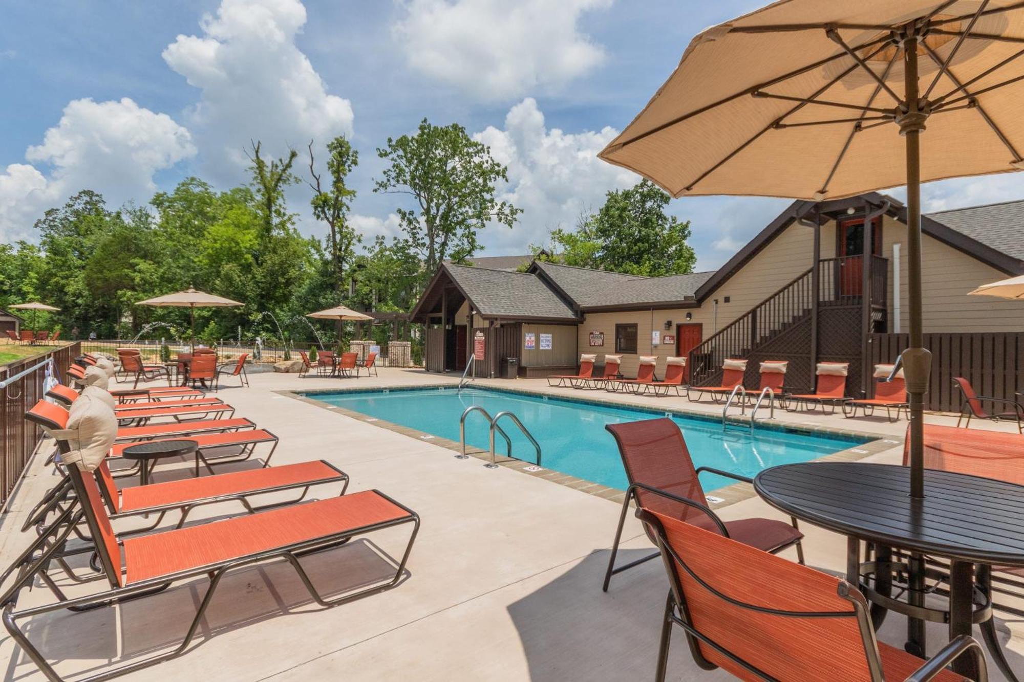 New 3 Bedroom Sleeps 6 Apartment