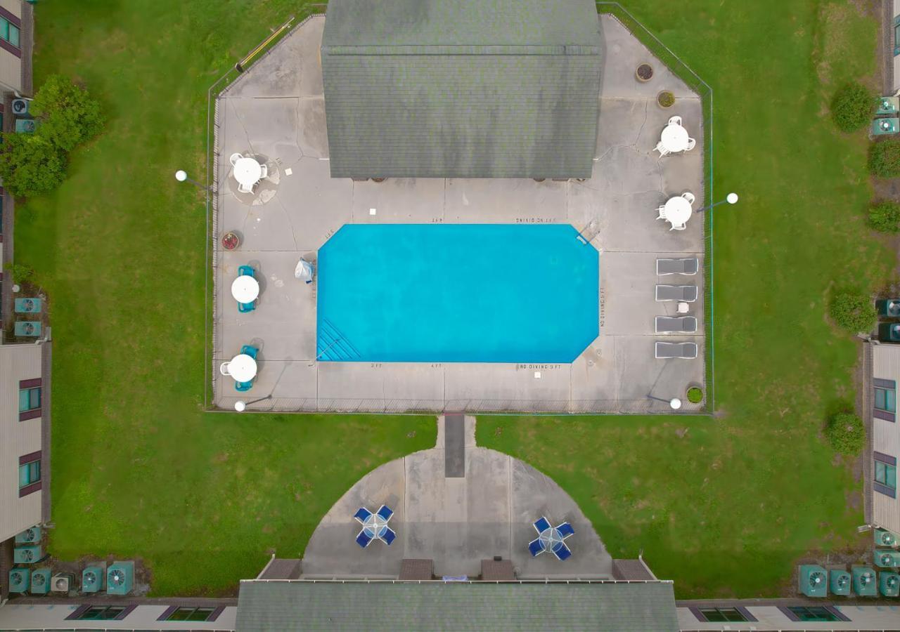 Hotel Season