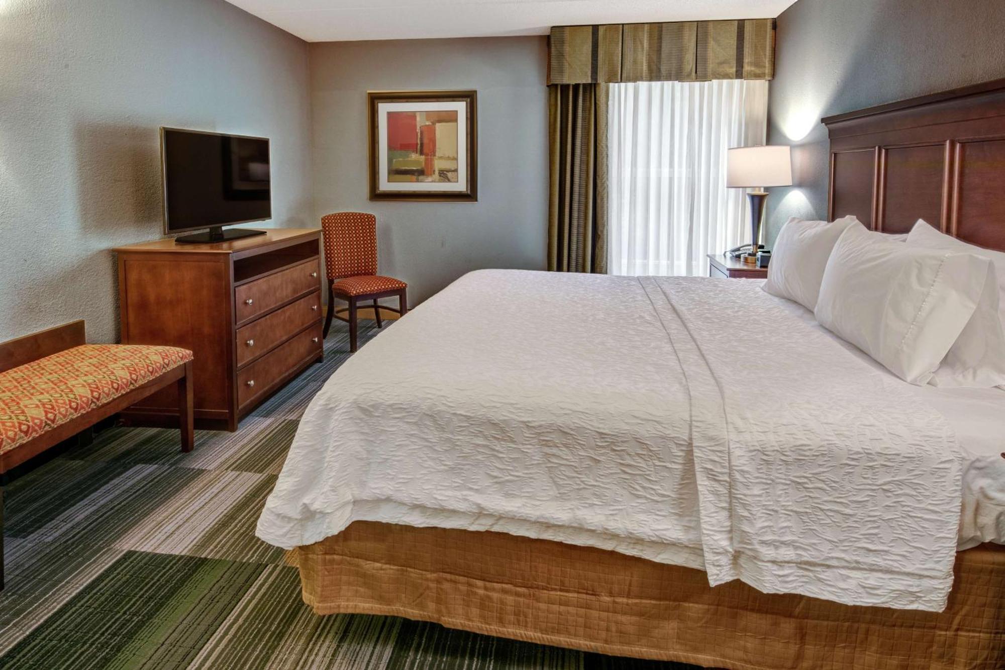 Hampton & On The Parkway Hotel 3*