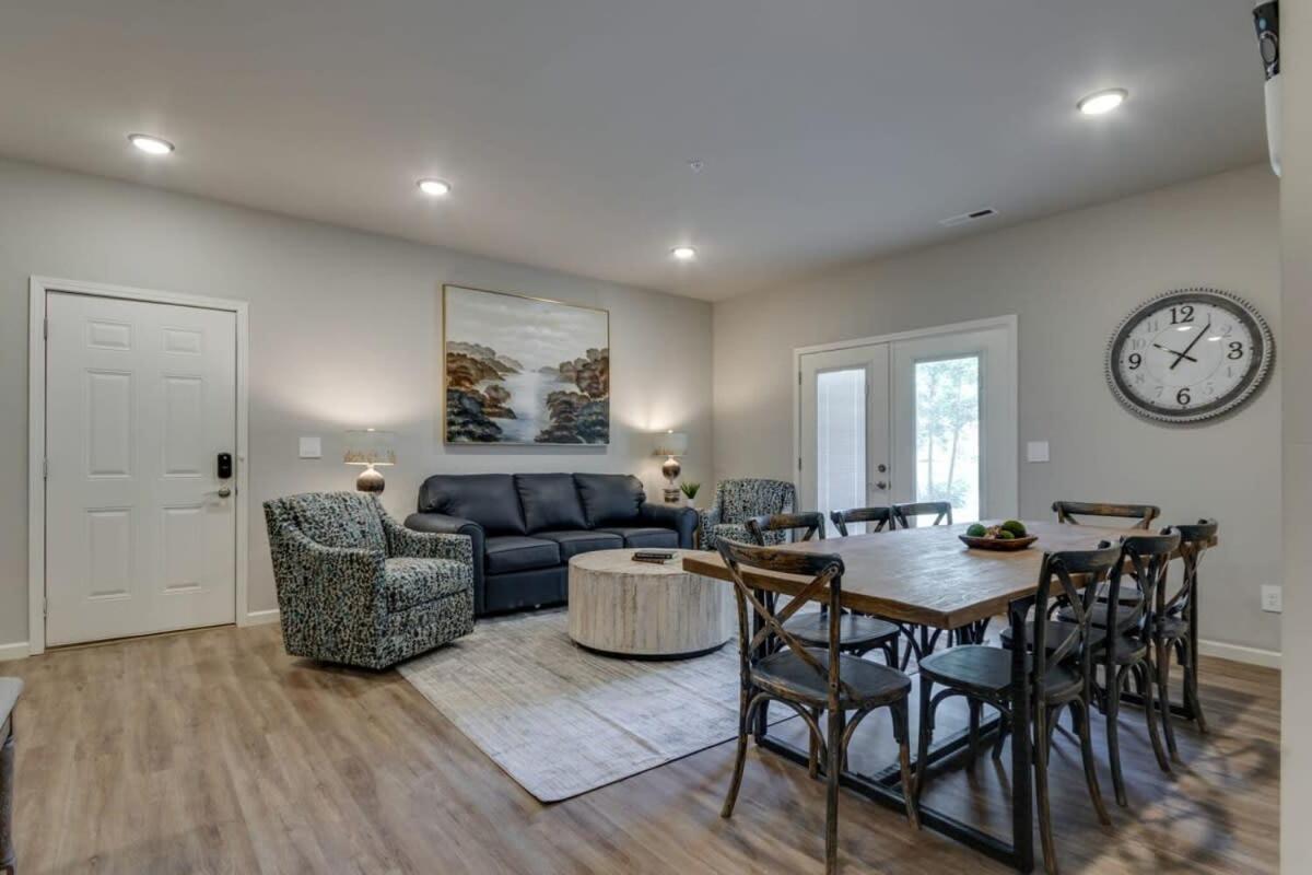 Apartment New 3 Bedroom Apt Ada Compliant Sleeps 8 Pigeon Forge