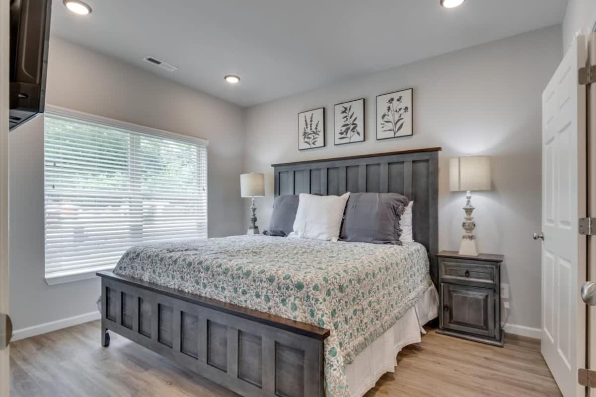 New 3 Bedroom Apt Ada Compliant Sleeps 8 * Pigeon Forge