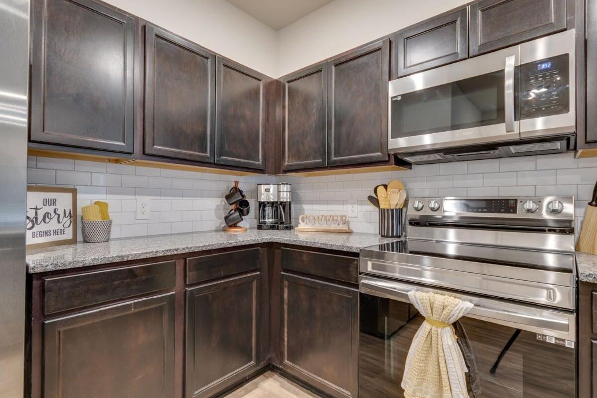 New 3 Bedroom Apt Ada Compliant Sleeps 8