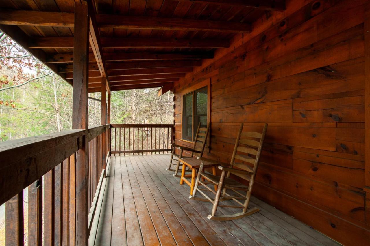 Holiday home 5 Mins To Strip W/ Hot Tub+grill+more *