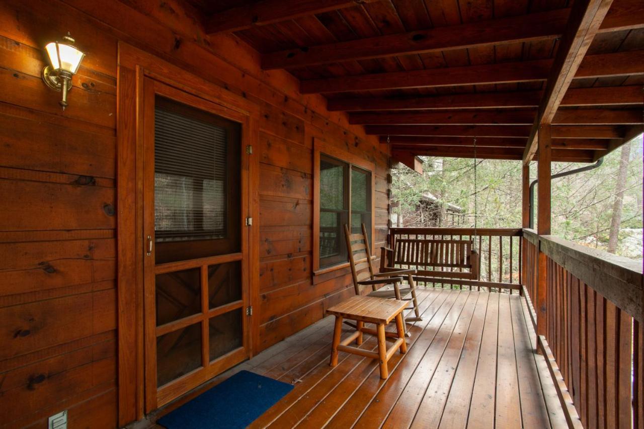 Holiday home 5 Mins To Strip W/ Hot Tub+grill+more *