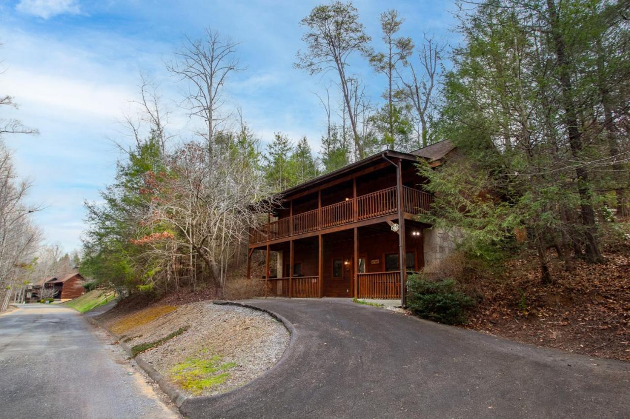 Holiday home 5 Mins To Strip W/ Hot Tub+grill+more Pigeon Forge