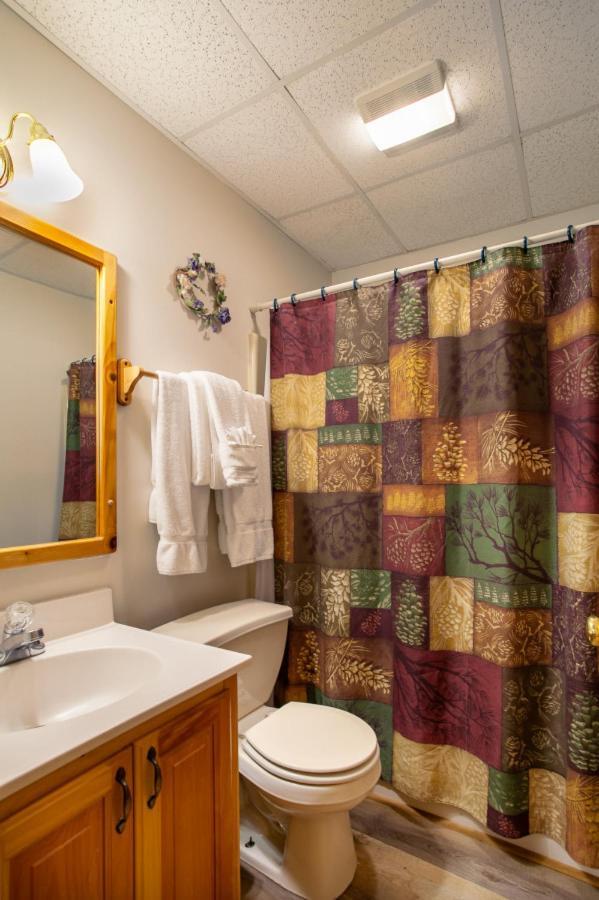5 Mins To Strip W/ Hot Tub+grill+more * Pigeon Forge