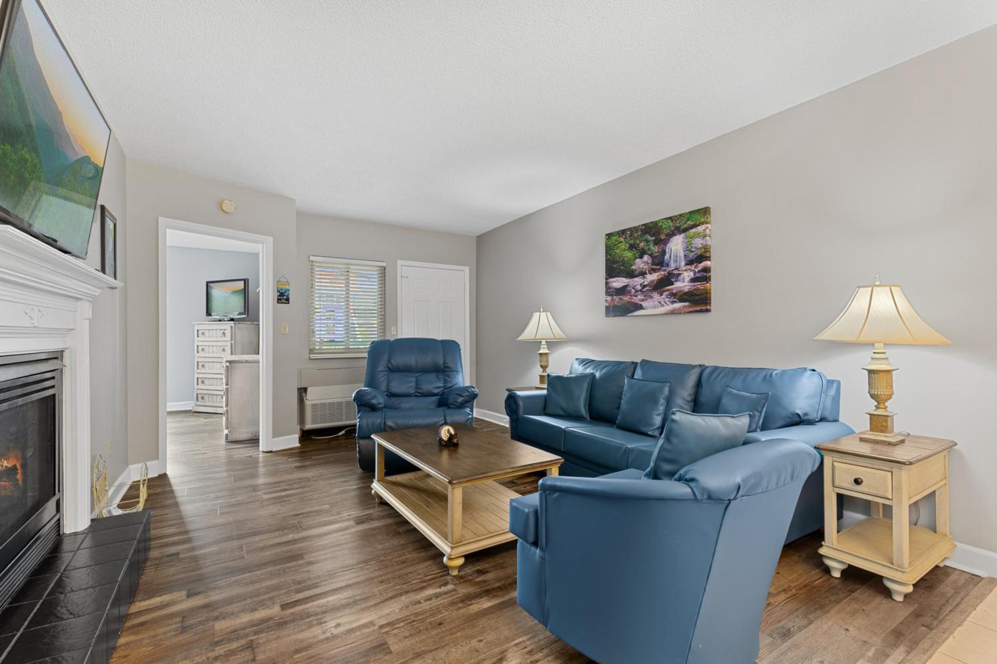 Apartment River View W Pool. Close To Many Attractions *