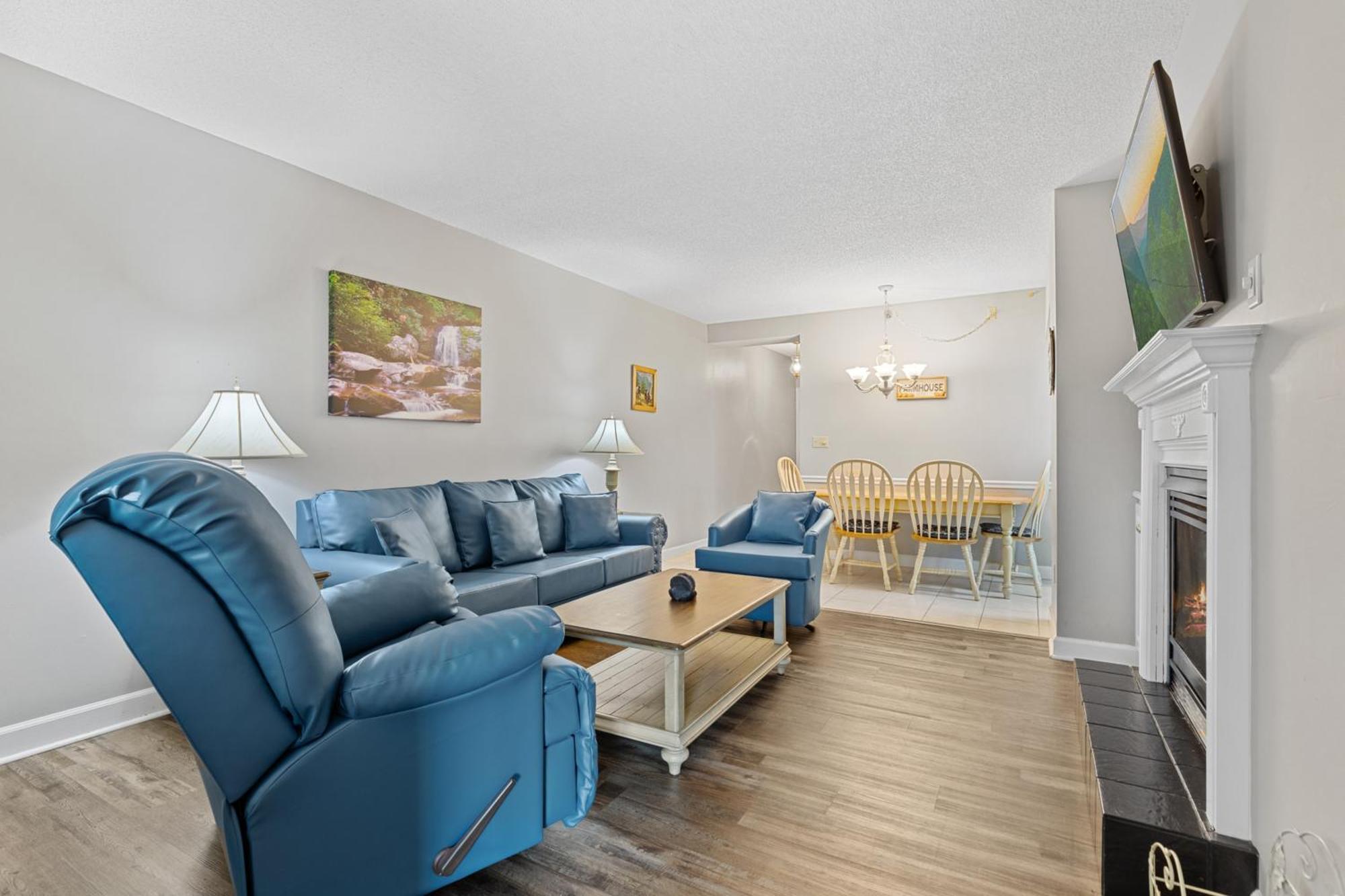 Apartment River View W Pool. Close To Many Attractions *