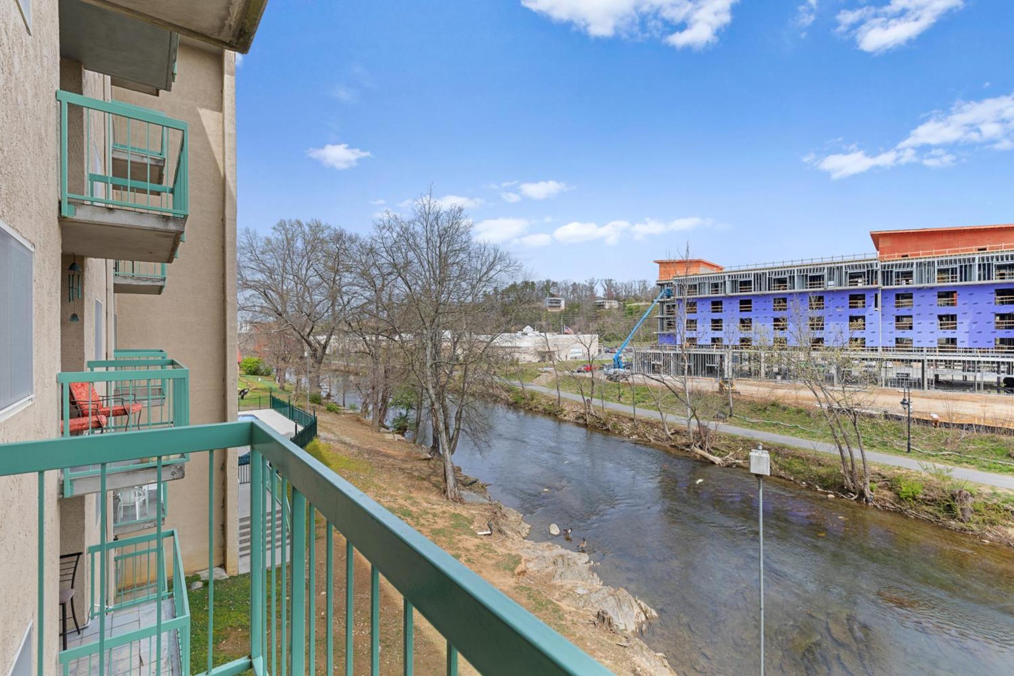 Apartment River View W Pool. Close To Many Attractions *