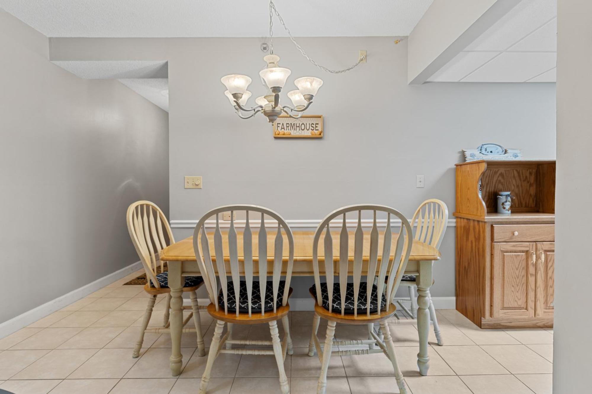 River View W Pool. Close To Many Attractions Apartment *