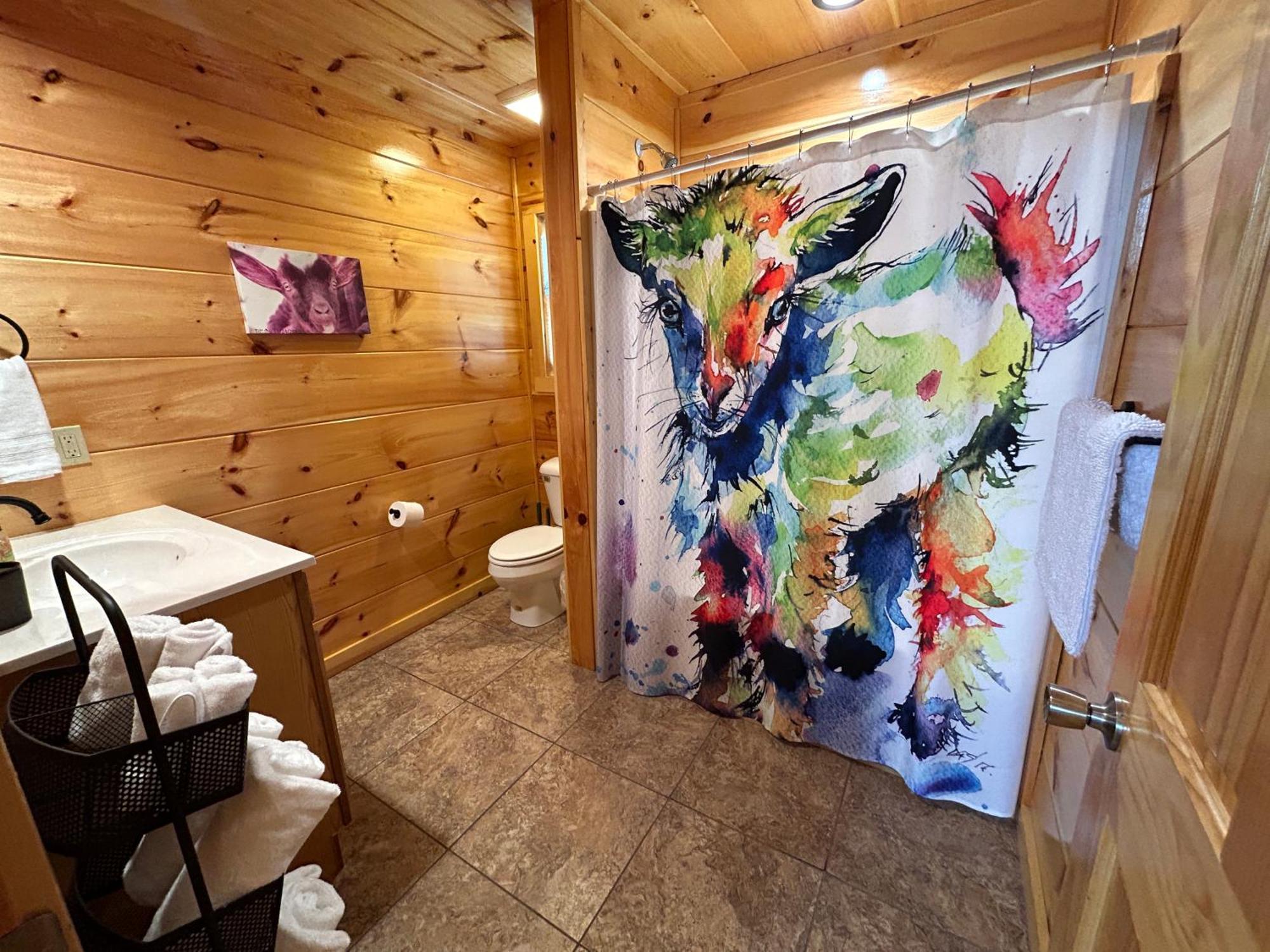 Holiday home Prime Location & Loaded For Family Fun Pigeon Forge