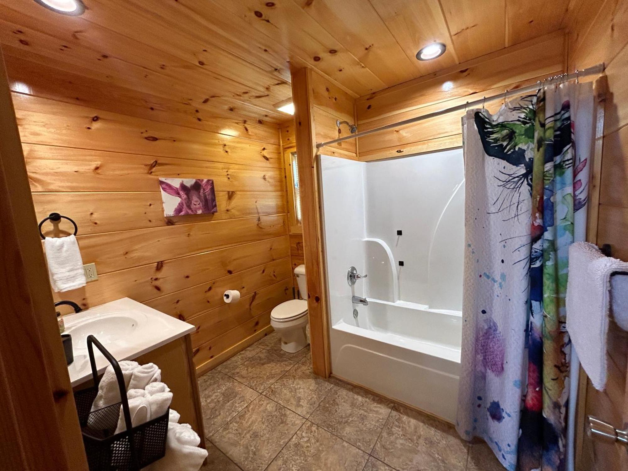 Holiday home Prime Location & Loaded For Family Fun Pigeon Forge
