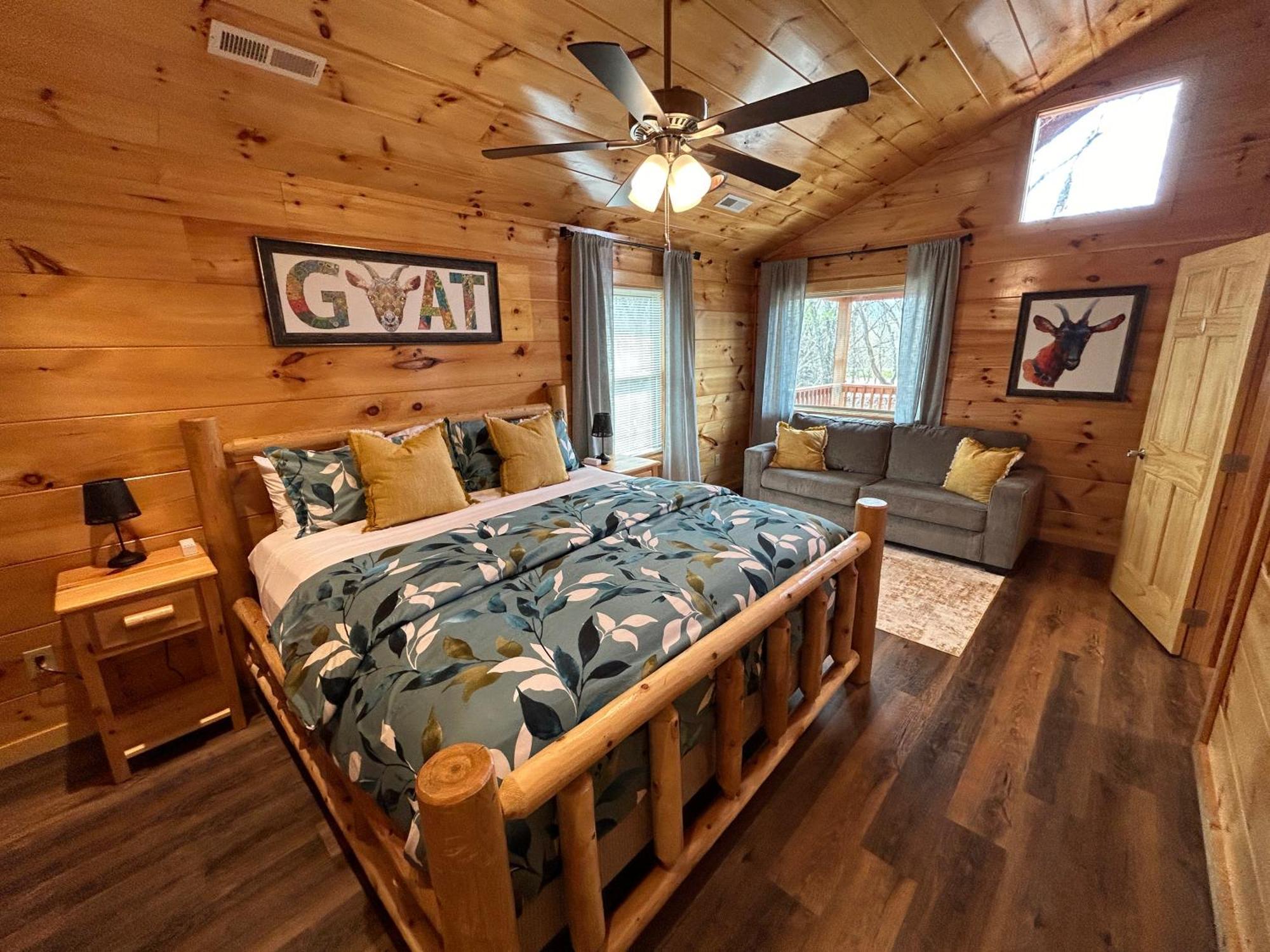 Prime Location & Loaded For Family Fun Holiday home