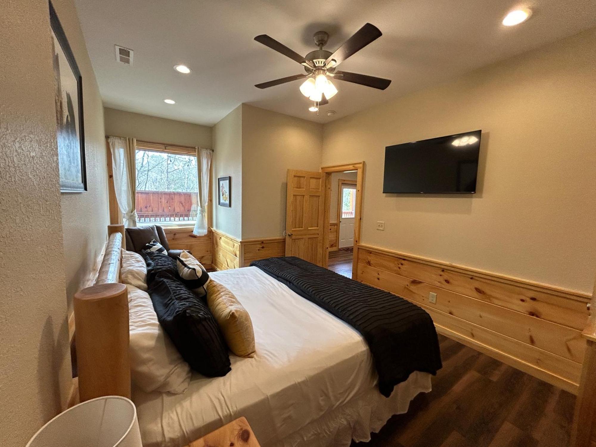 Prime Location & Loaded For Family Fun Pigeon Forge