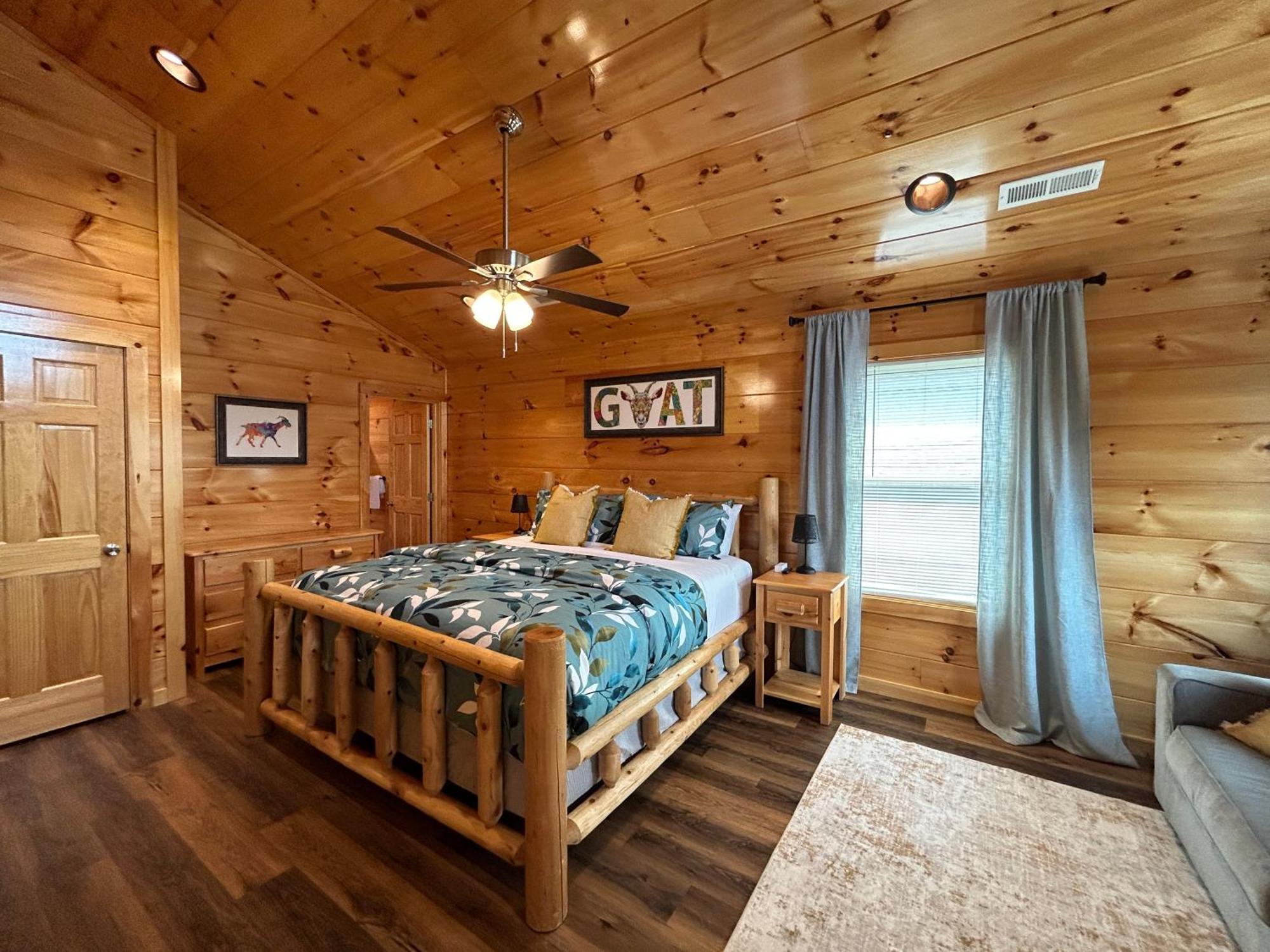 Prime Location & Loaded For Family Fun Holiday home