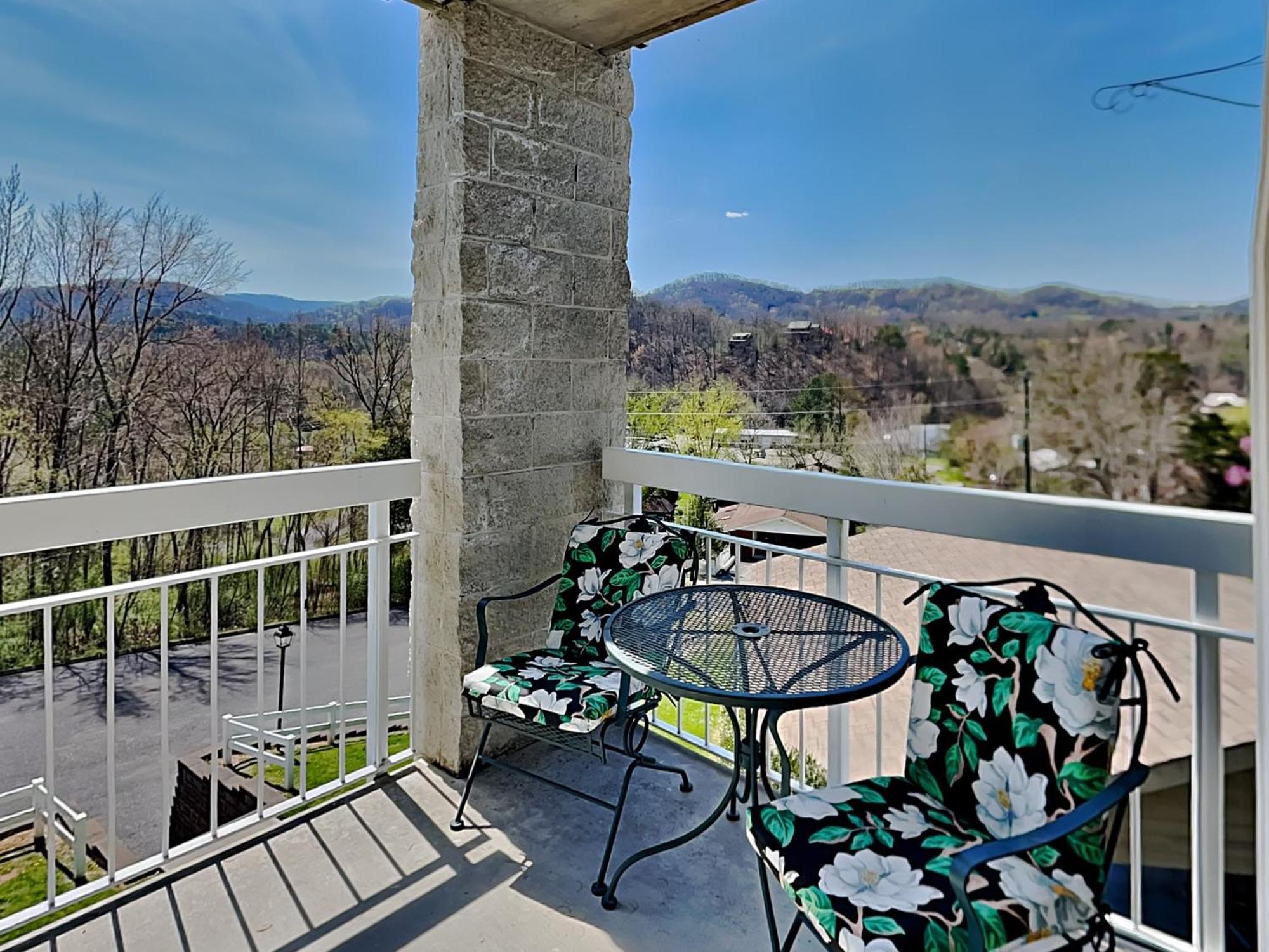 Cozy Corner Whispering Pines 421 Apartment *