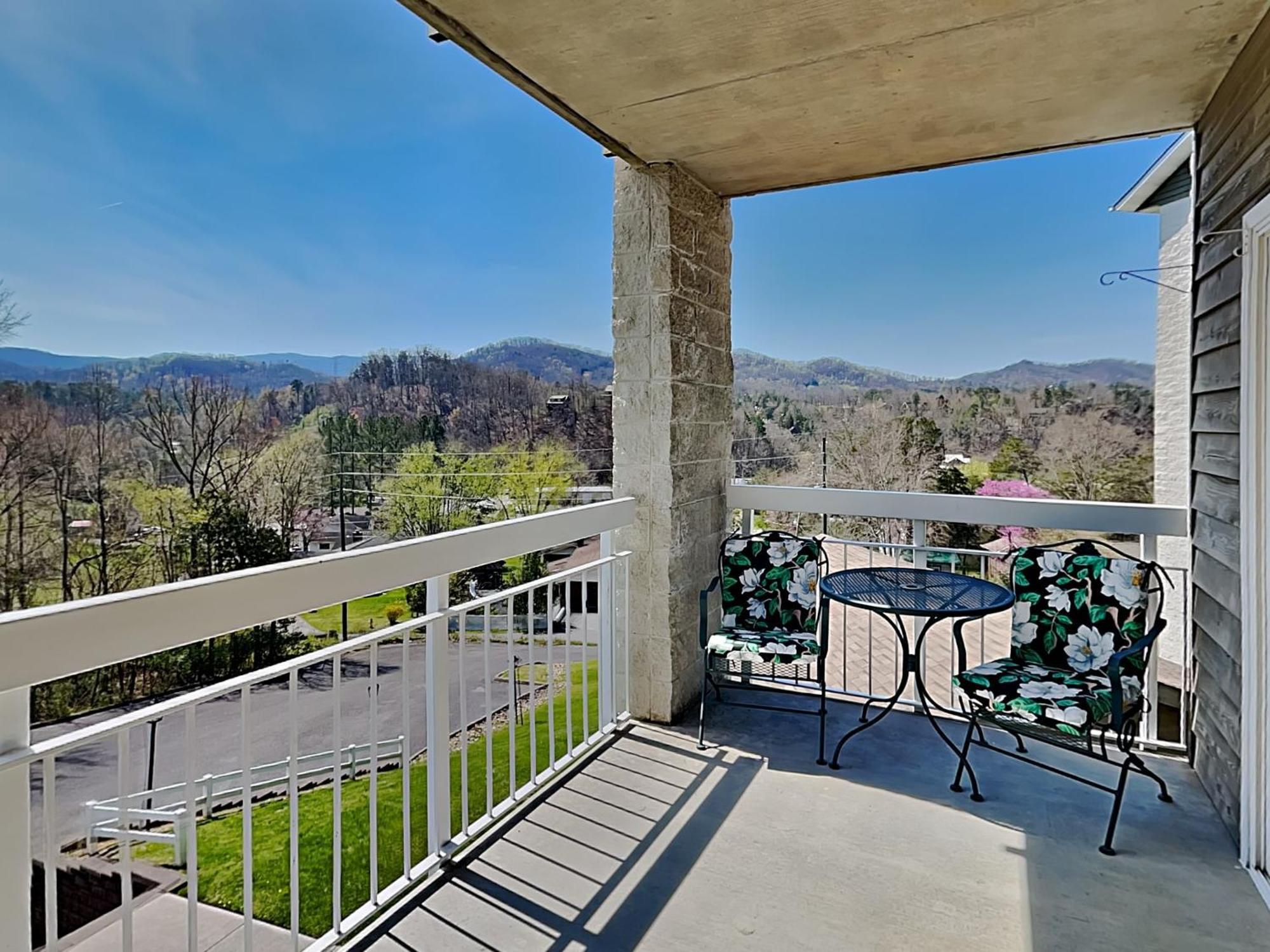 Apartment Cozy Corner Whispering Pines 421 Pigeon Forge