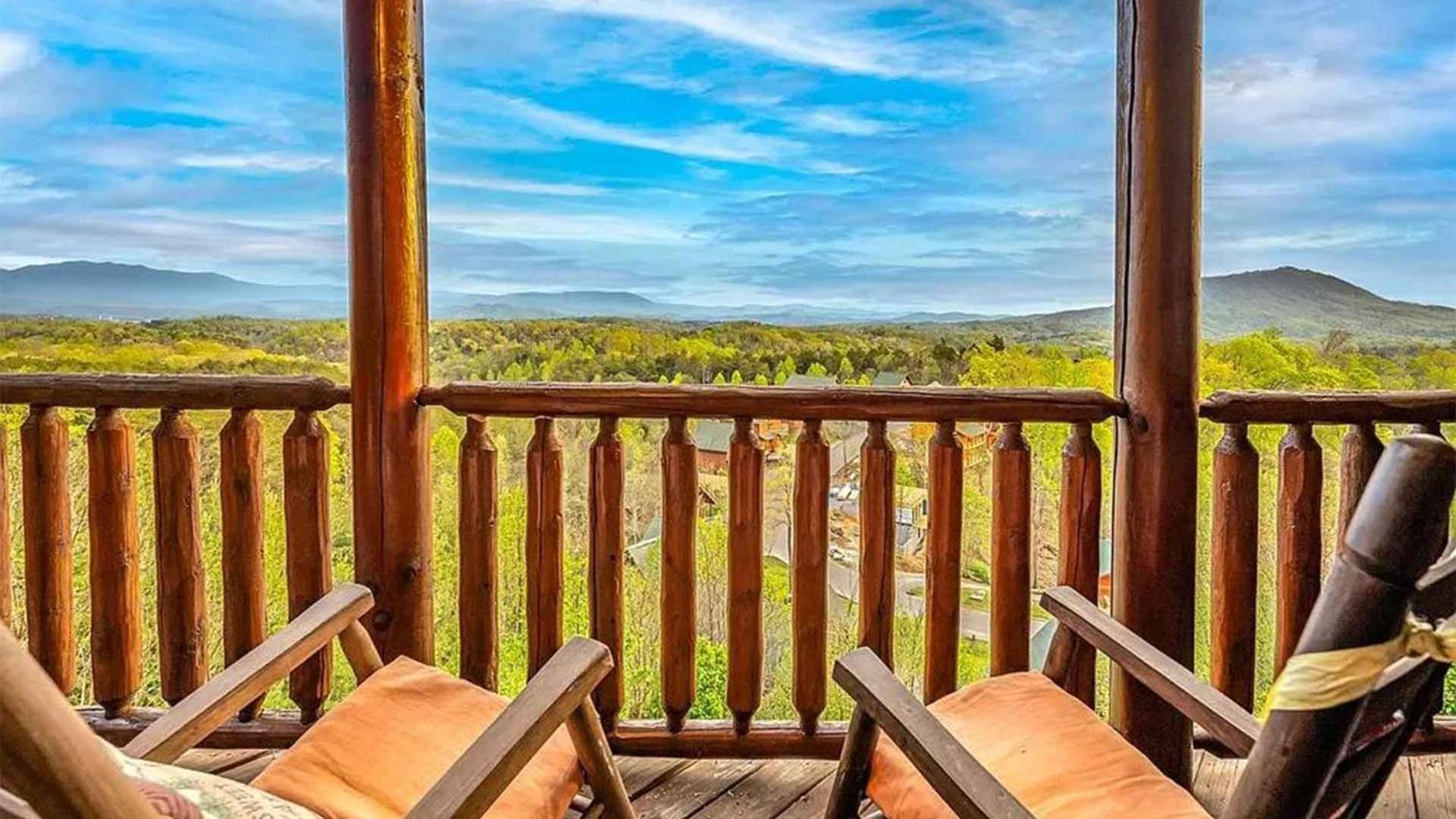 New Majestic 5 Star Amazing View, Pool, Hot Tub! Pigeon Forge