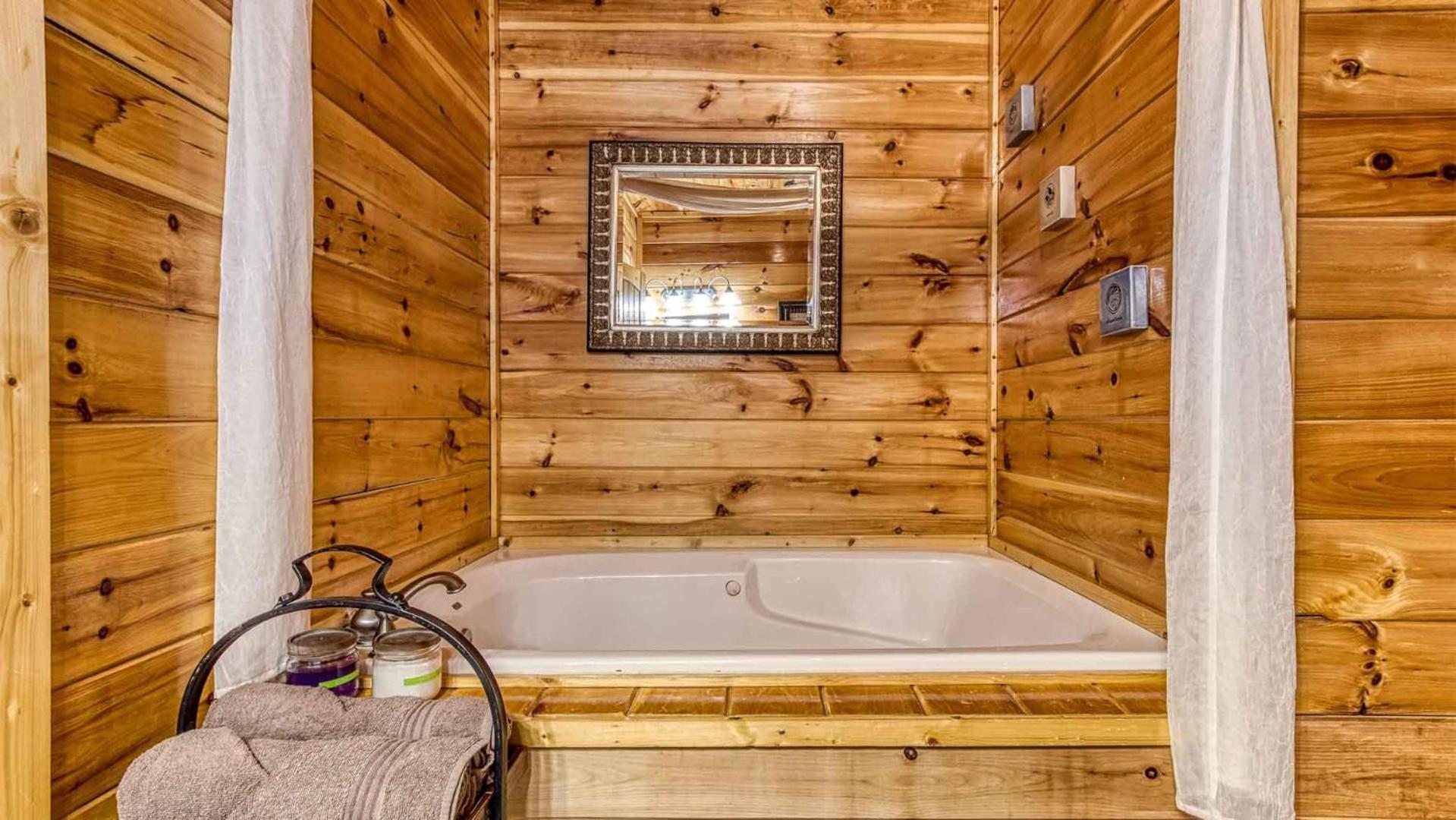 New Majestic 5 Star Amazing View, Pool, Hot Tub! *