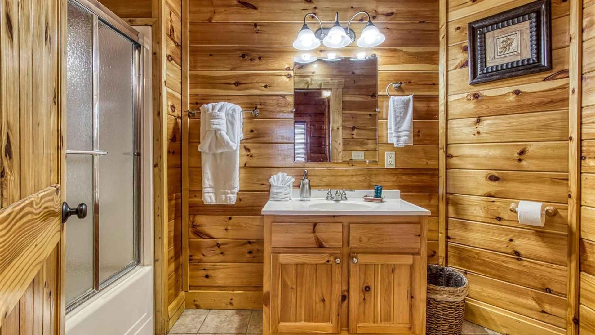 New Majestic 5 Star Amazing View, Pool, Hot Tub!