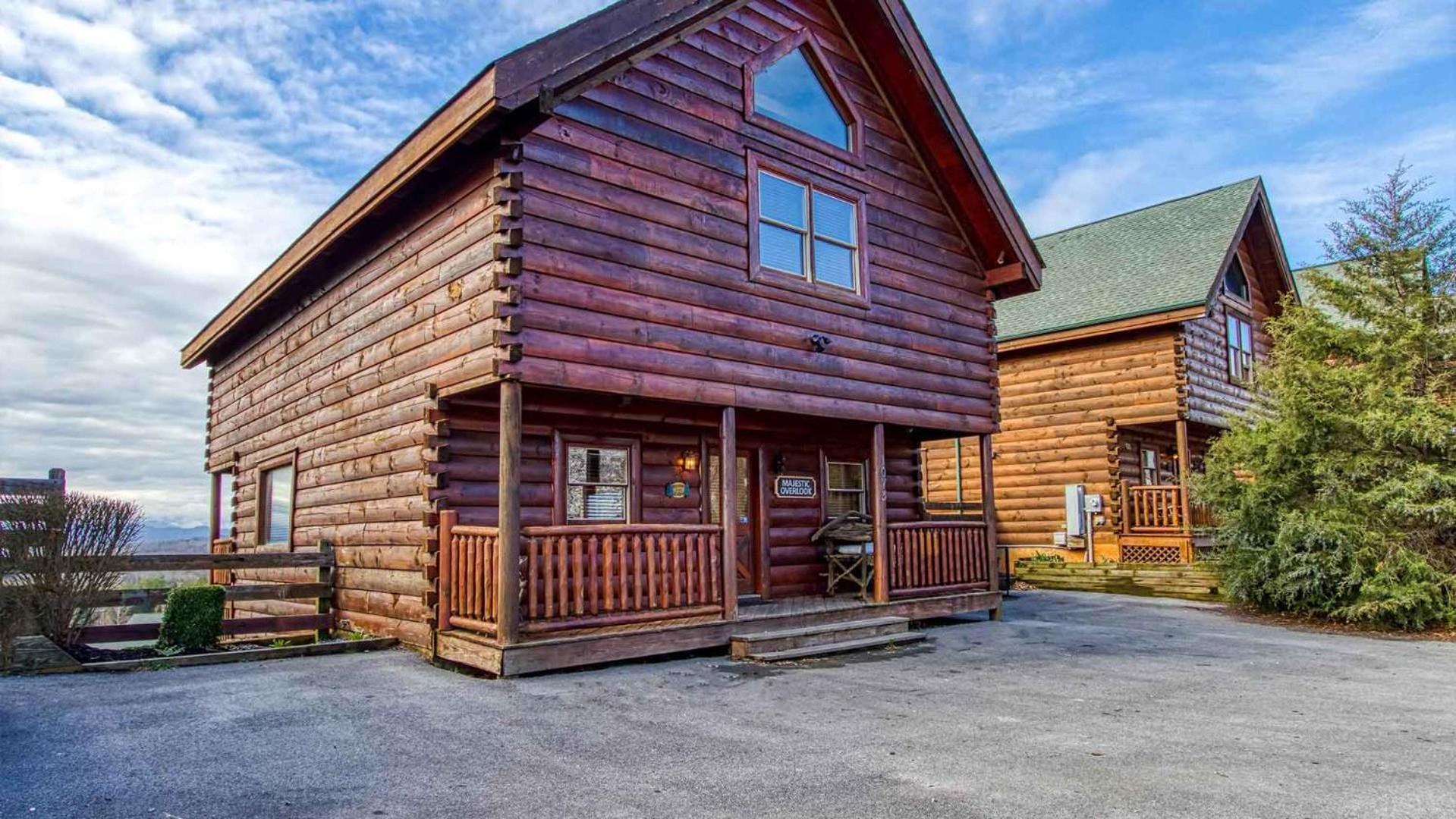 New Majestic 5 Star Amazing View, Pool, Hot Tub! Holiday home Pigeon Forge
