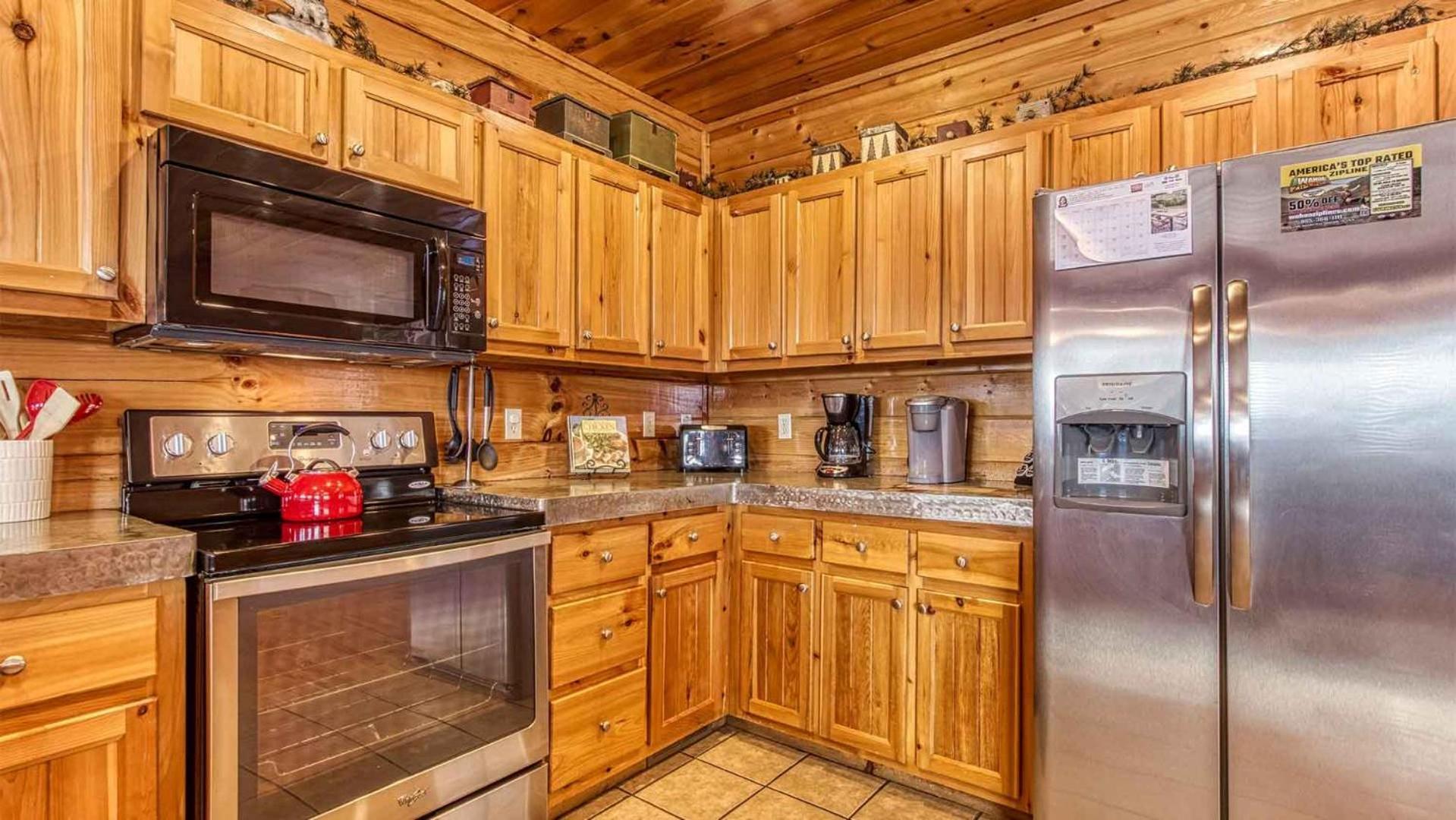 New Majestic 5 Star Amazing View, Pool, Hot Tub!