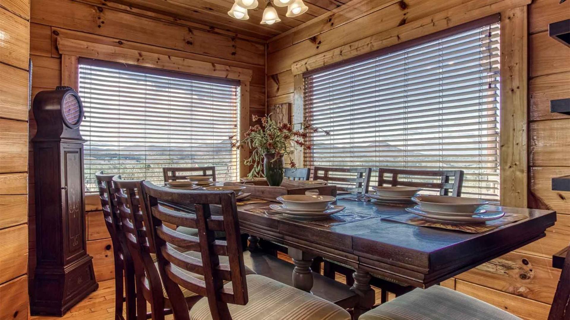 New Majestic 5 Star Amazing View, Pool, Hot Tub! * Pigeon Forge