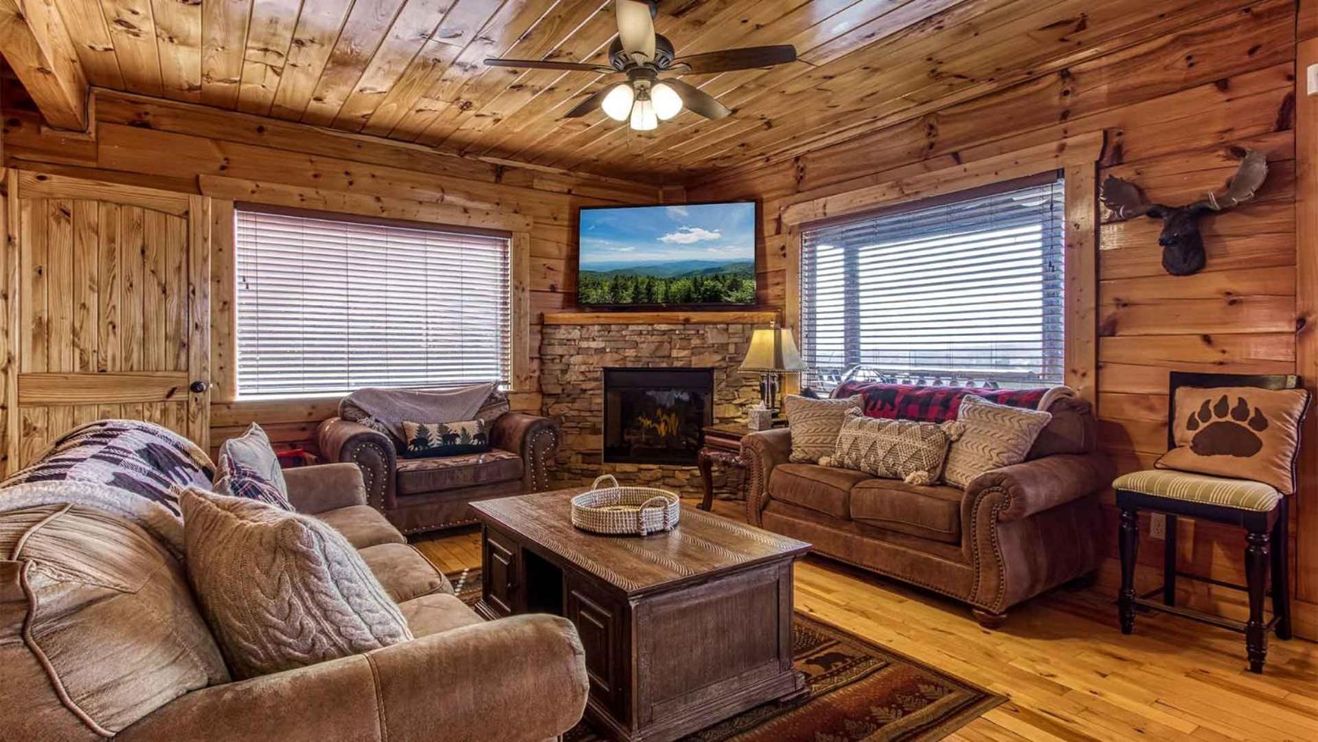 New Majestic 5 Star Amazing View, Pool, Hot Tub! *