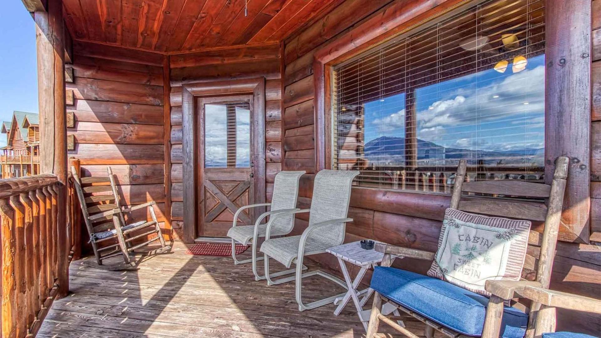 New Majestic 5 Star Amazing View, Pool, Hot Tub! * Pigeon Forge