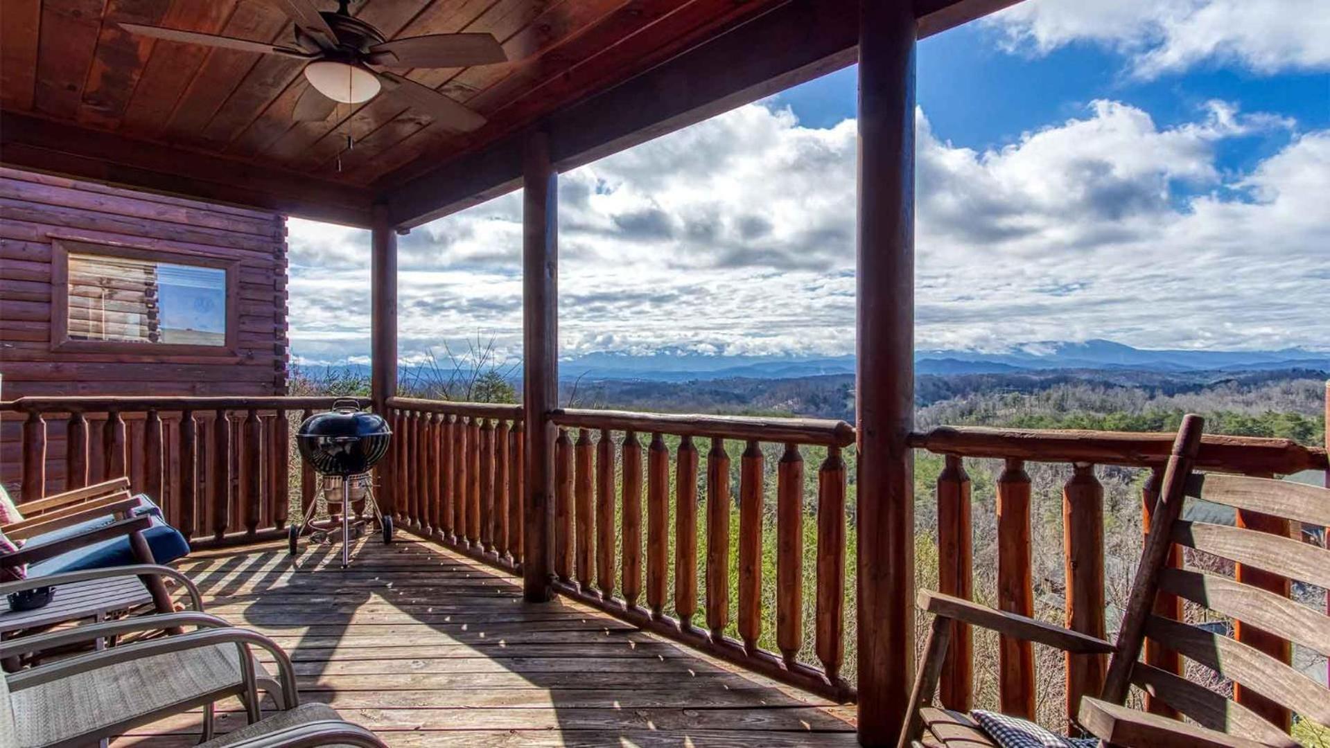 New Majestic 5 Star Amazing View, Pool, Hot Tub!