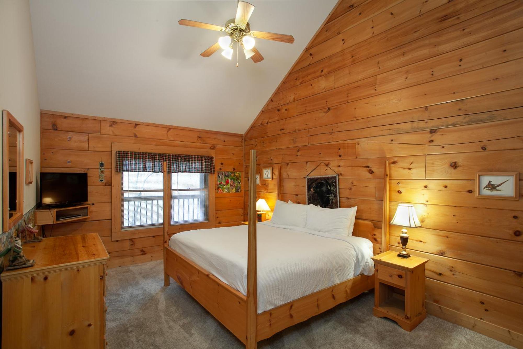 Holiday home 5 Mins To Strip W/ Hot Tub+grill+more *