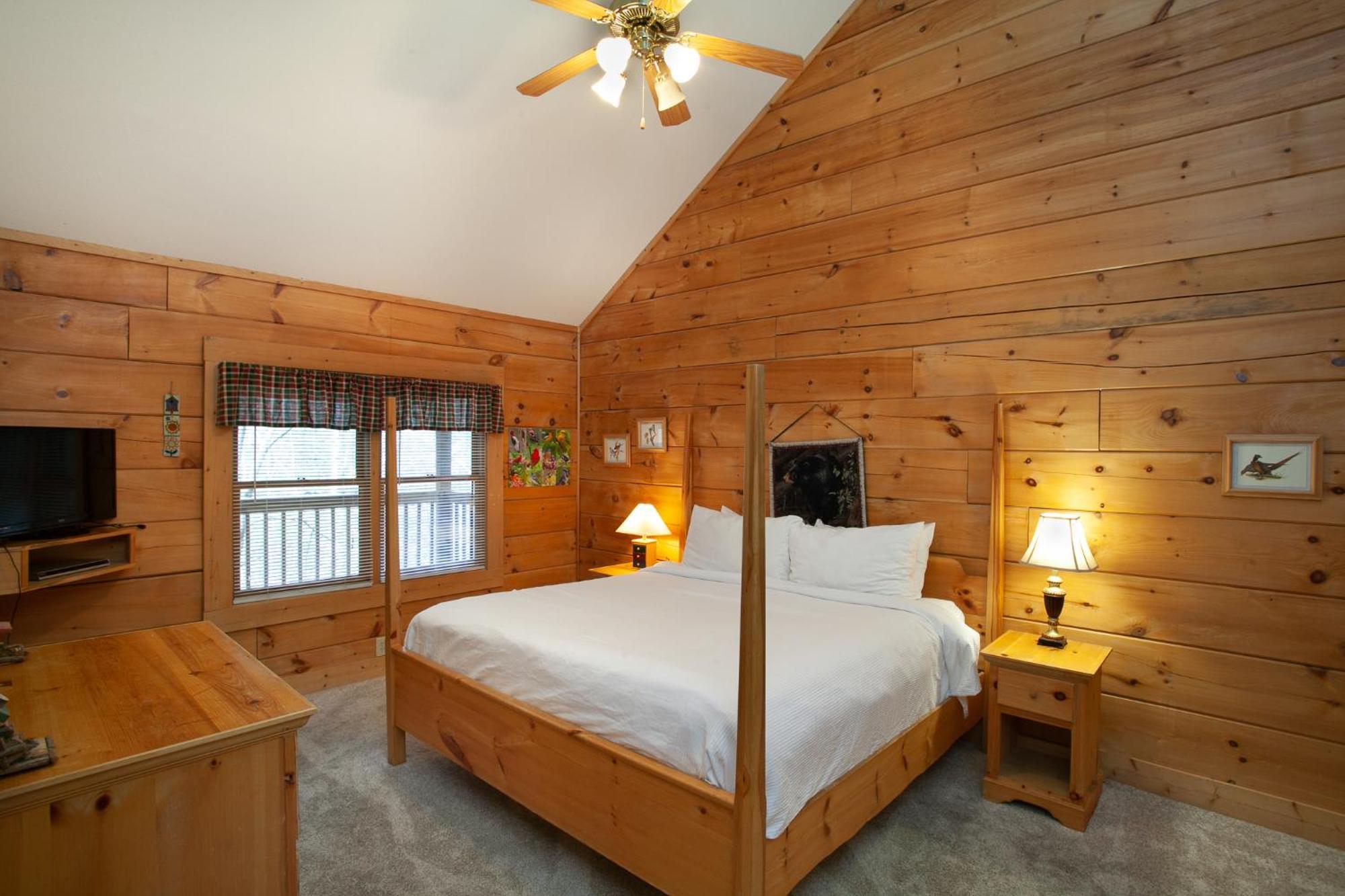 5 Mins To Strip W/ Hot Tub+grill+more Holiday home *