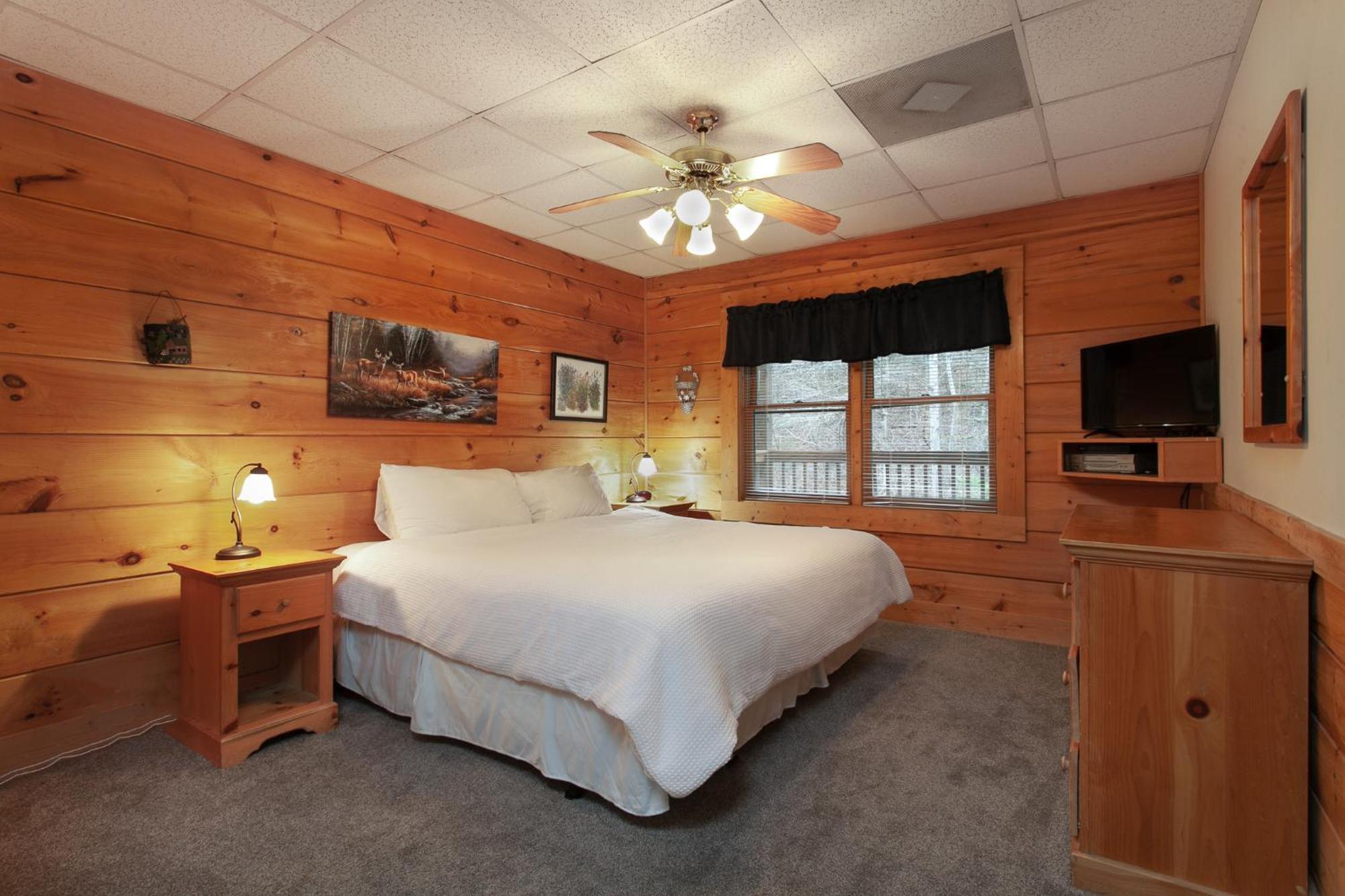 5 Mins To Strip W/ Hot Tub+grill+more Holiday home *