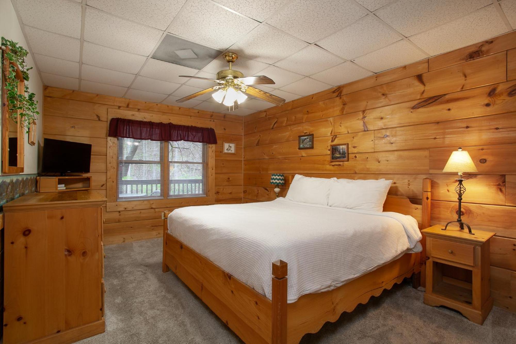 Holiday home 5 Mins To Strip W/ Hot Tub+grill+more