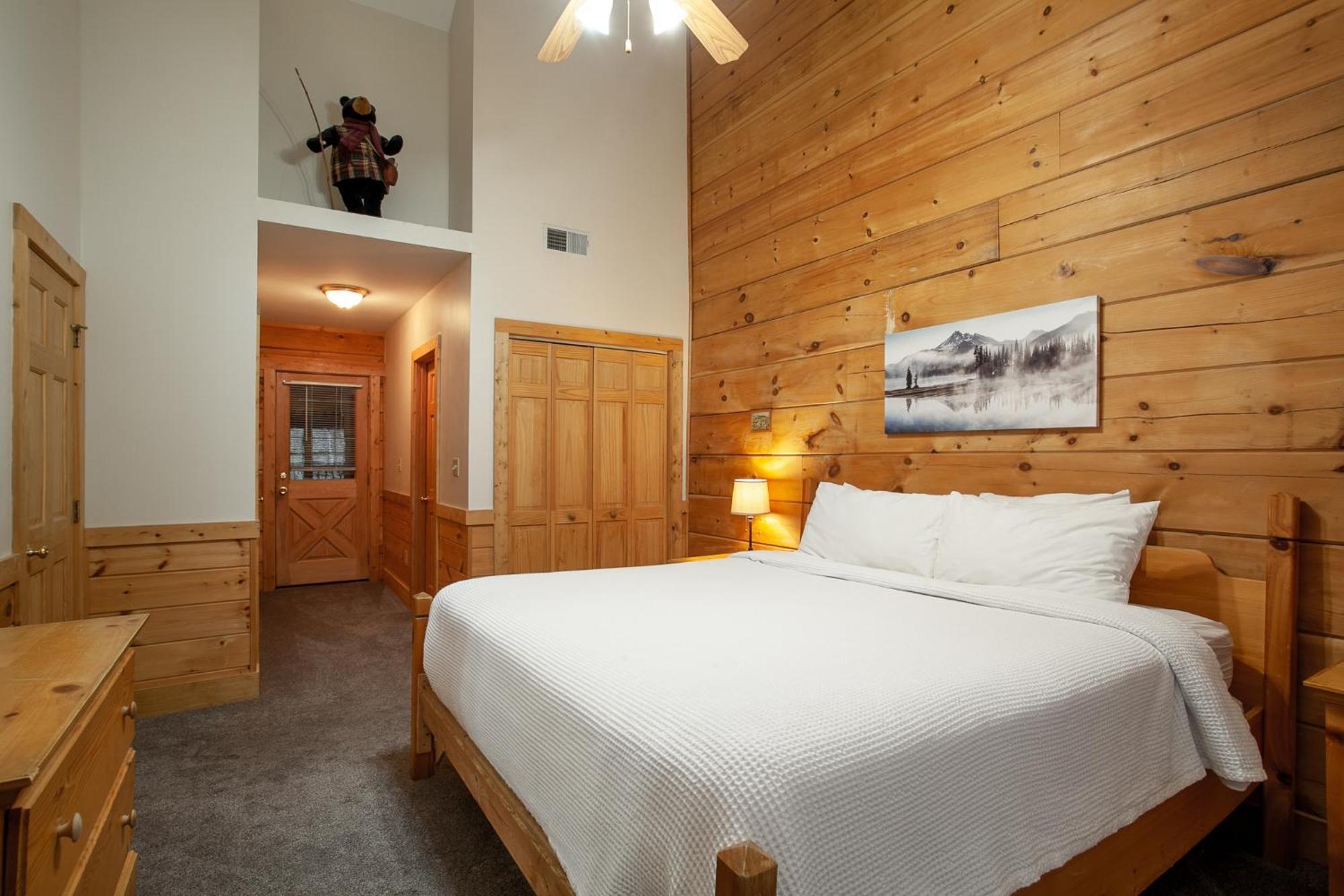 5 Mins To Strip W/ Hot Tub+grill+more Holiday home