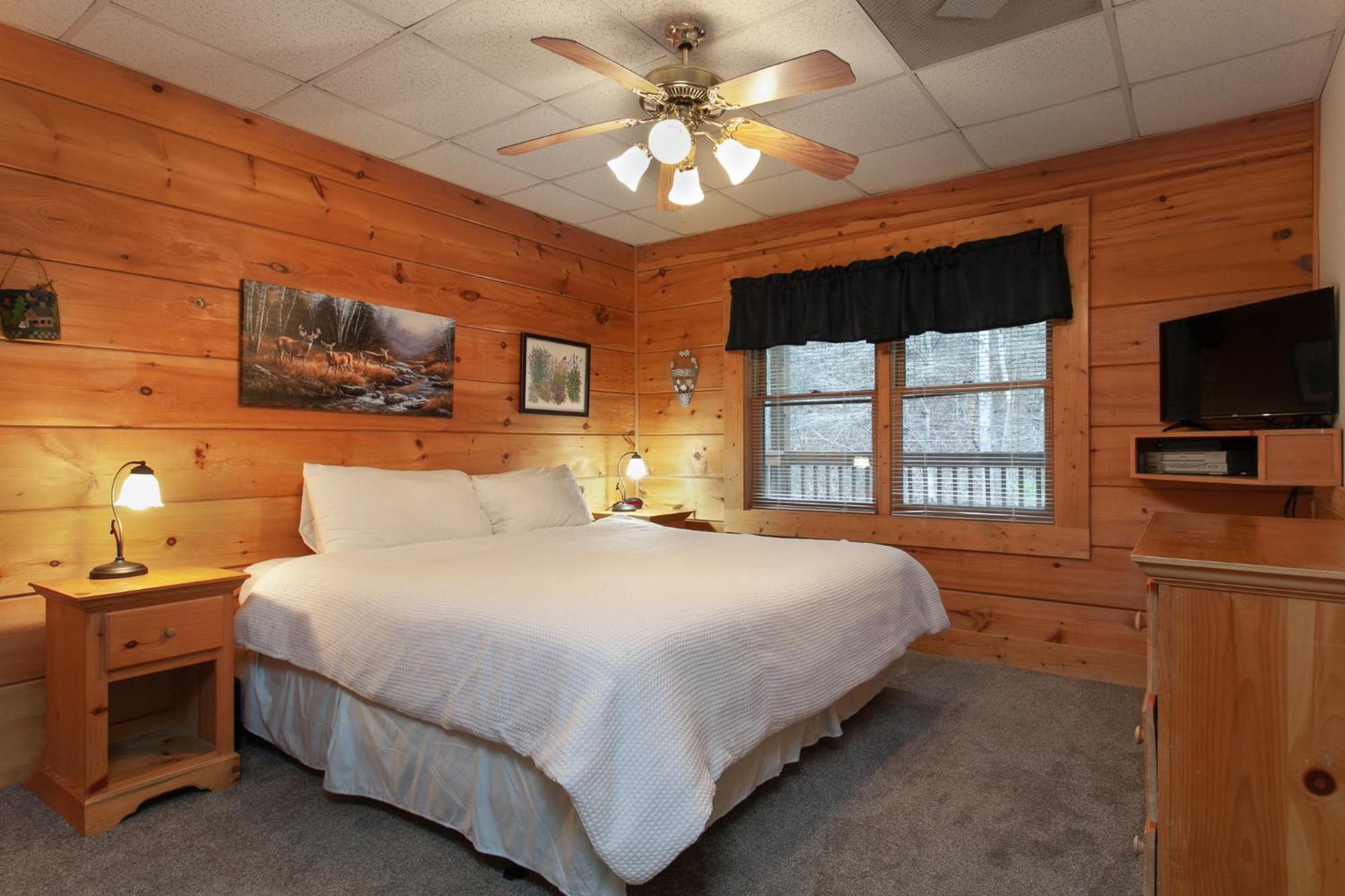 Holiday home 5 Mins To Strip W/ Hot Tub+grill+more Pigeon Forge
