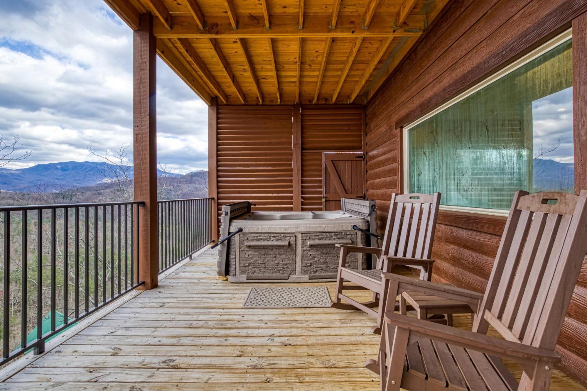 Gritz Carlton Lodge, 2 Large Cabins, 2 Pools, 2 Theater Rooms, 2 Game Rooms, Free Tickets *