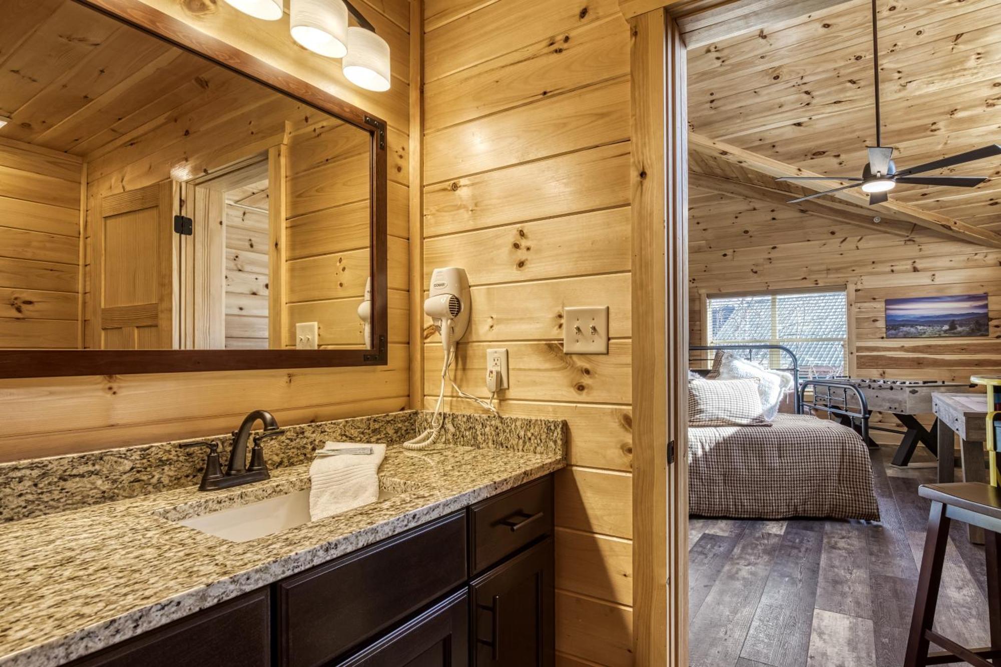 Gritz Carlton Lodge, 2 Large Cabins, 2 Pools, 2 Theater Rooms, 2 Game Rooms, Free Tickets *
